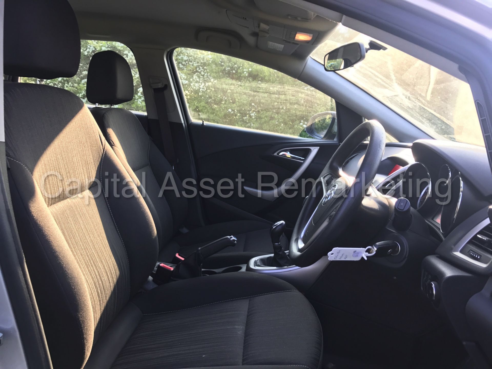 VAUXHALL ASTRA 'EXCLUSIVE' (2012 MODEL) '1.7 CDTI - ECOFLEX - 6 SPEED' **AIR CON** (1 OWNER) - Bild 18 aus 25