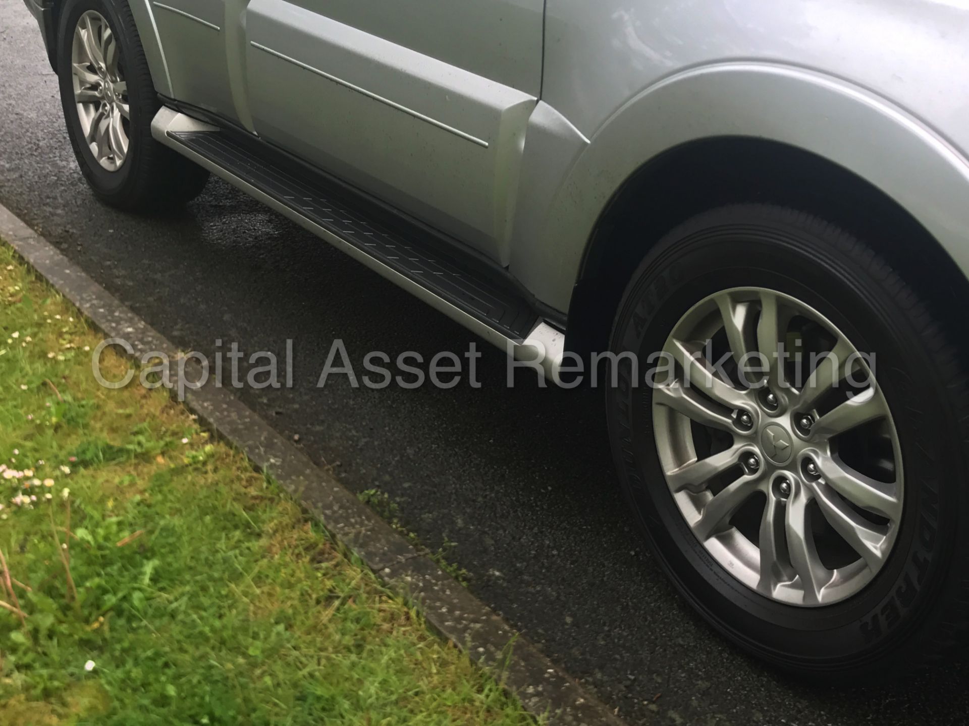 (On Sale) MITSUBISHI SHOGUN 'LWB - 7 SEATER' (2013) '3.2 DI-D - AUTO - LEATHER - SAT NAV' (1 OWNER) - Image 12 of 30