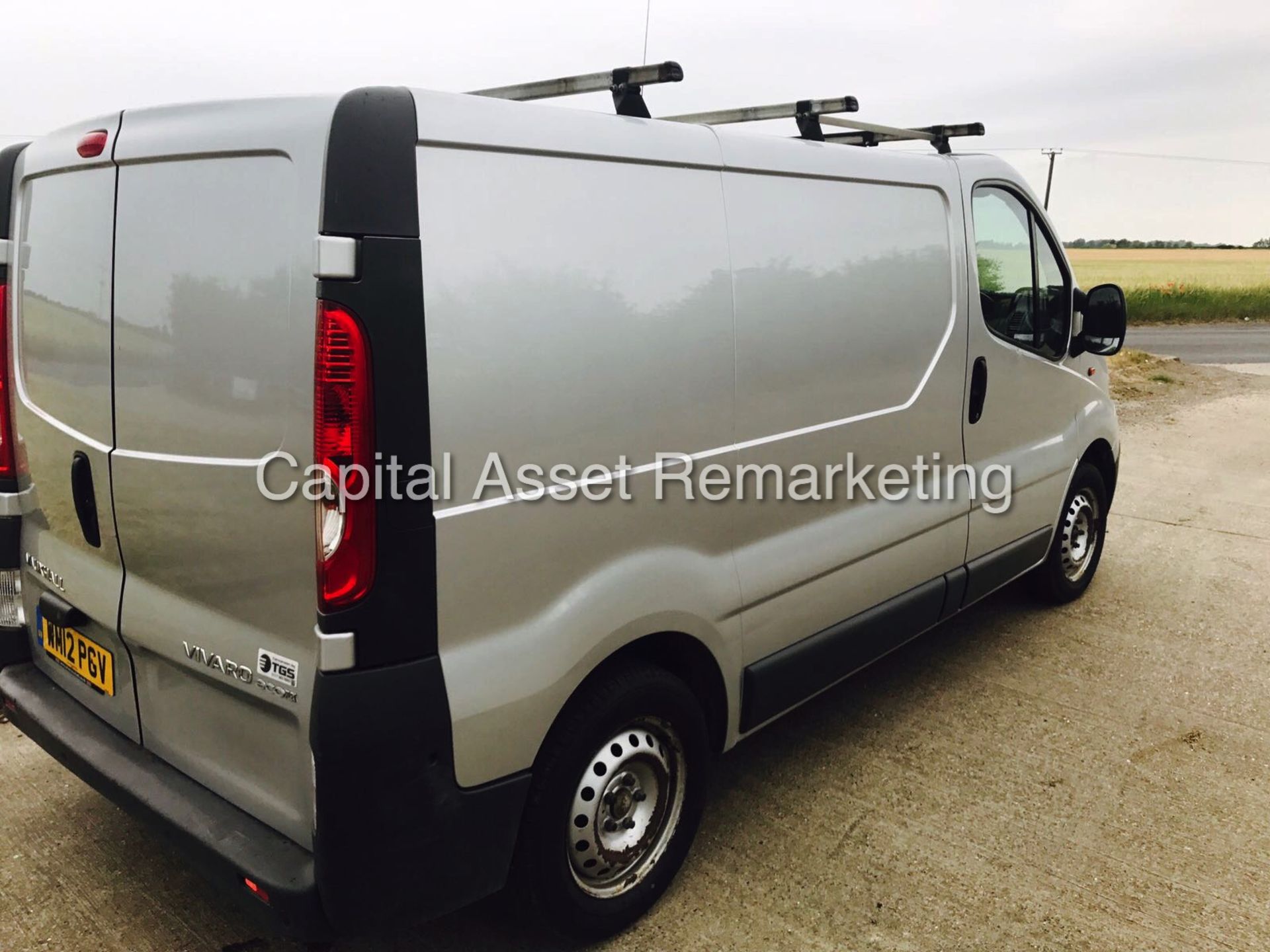 VAUXHALL VIVARO 2.0CDTI "ECO FLEX" 12 REG - 1 OWNER - SILVER - 2700KG - Image 6 of 12