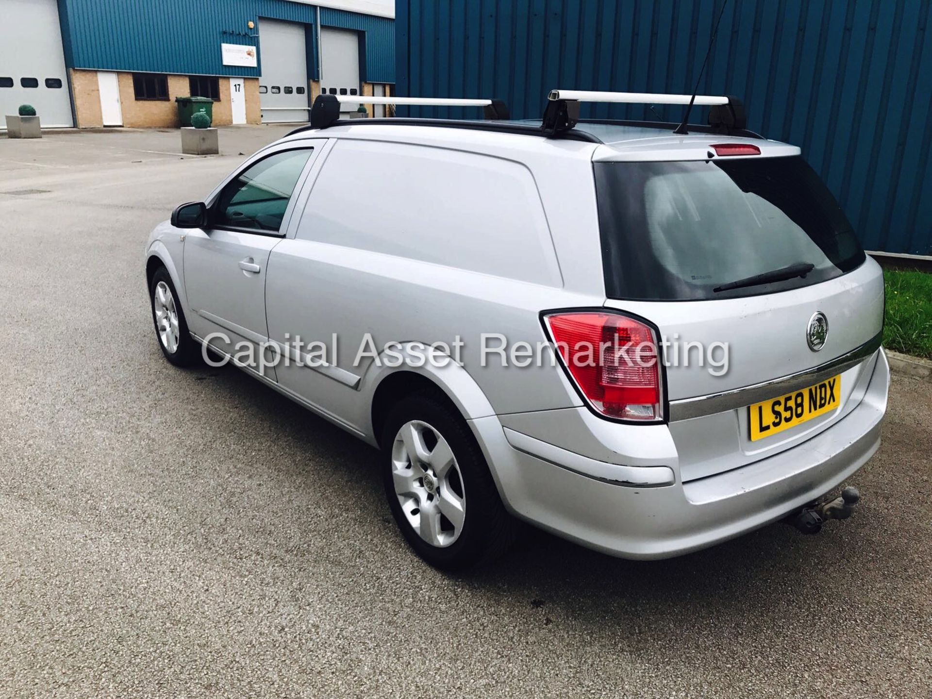 VAUXHALL ASTRA 1.7CDTI "SPORTIVE" 2009 MODEL - AIR CON - ELEC PACK - SILVER - COLOUR CODED - FSH - Image 4 of 8