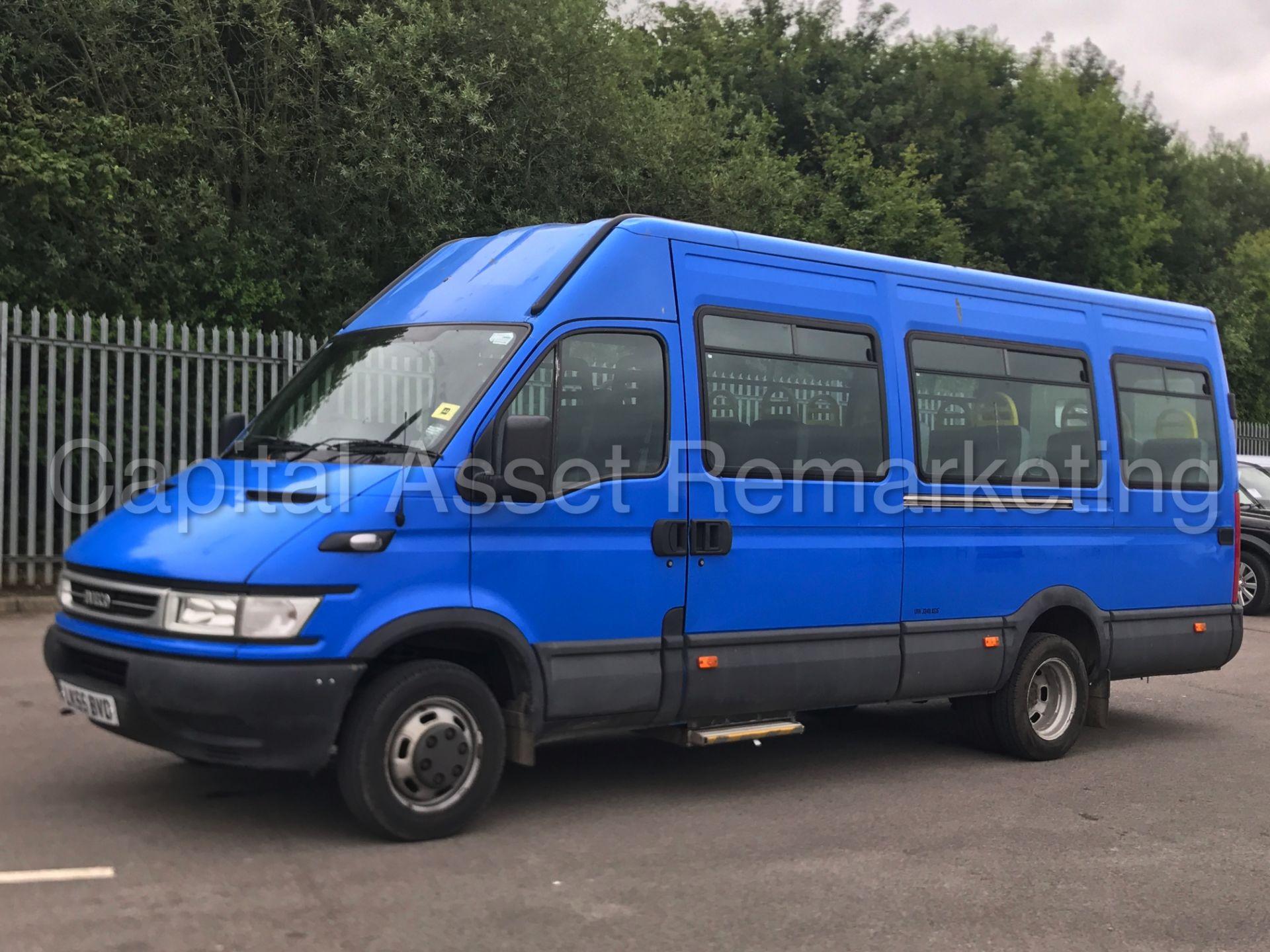 IVECO DAILY 40C14 '17 SEATER COACH / BUS' (2006 MODEL) '3.0 DIESEL - 6 SPEED' *IRIS BUS* (1 OWNER) - Image 6 of 23