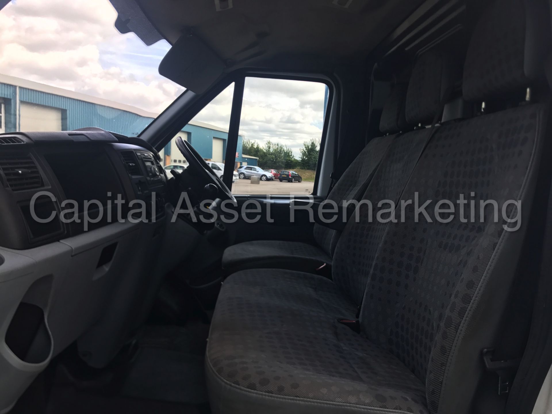 FORD TRANSIT 85 T280M FWD 'SWB HI-ROOF' (2012 MODEL) '2.2 TDCI - 5 SPEED' (1 FORMER KEEPER FROM NEW) - Image 13 of 22