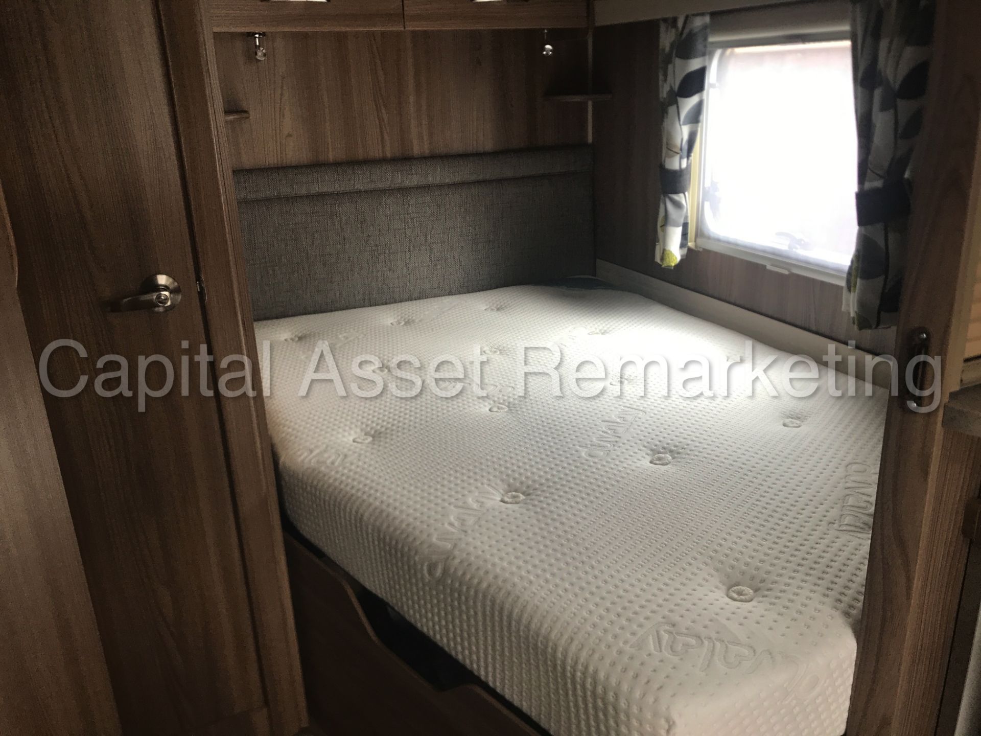 (On sale) 2017 - 'SWIFT - SPRITE QUATTRO FB' TOURING CARAVAN (1 OWNER FROM NEW) **CRIS REGISTERED** - Image 14 of 31