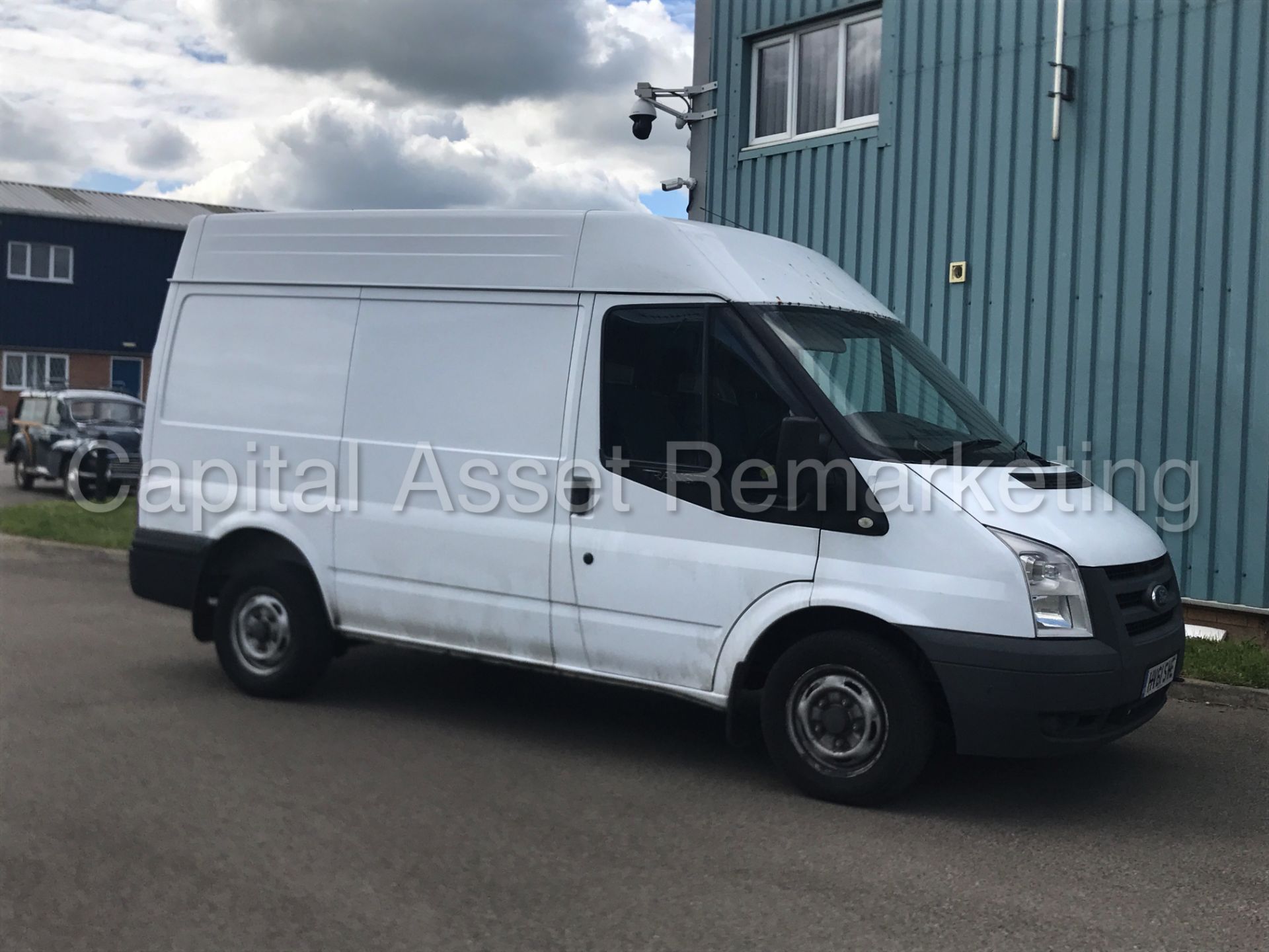 FORD TRANSIT 85 T280M FWD 'SWB HI-ROOF' (2012 MODEL) '2.2 TDCI - 5 SPEED' (1 FORMER KEEPER FROM NEW) - Image 10 of 22