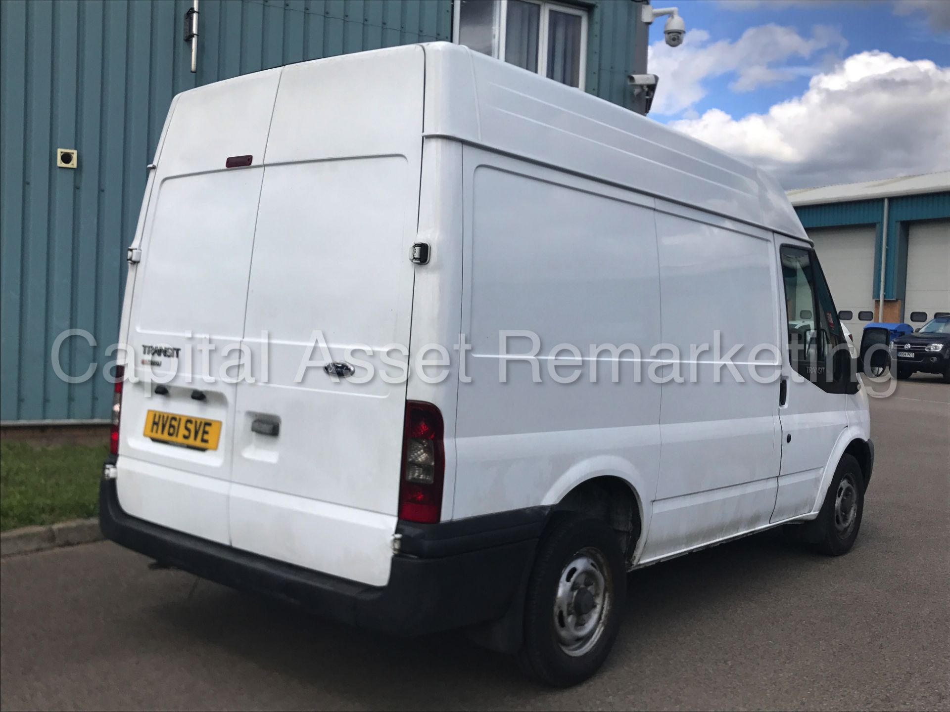 FORD TRANSIT 85 T280M FWD 'SWB HI-ROOF' (2012 MODEL) '2.2 TDCI - 5 SPEED' (1 FORMER KEEPER FROM NEW) - Image 9 of 22