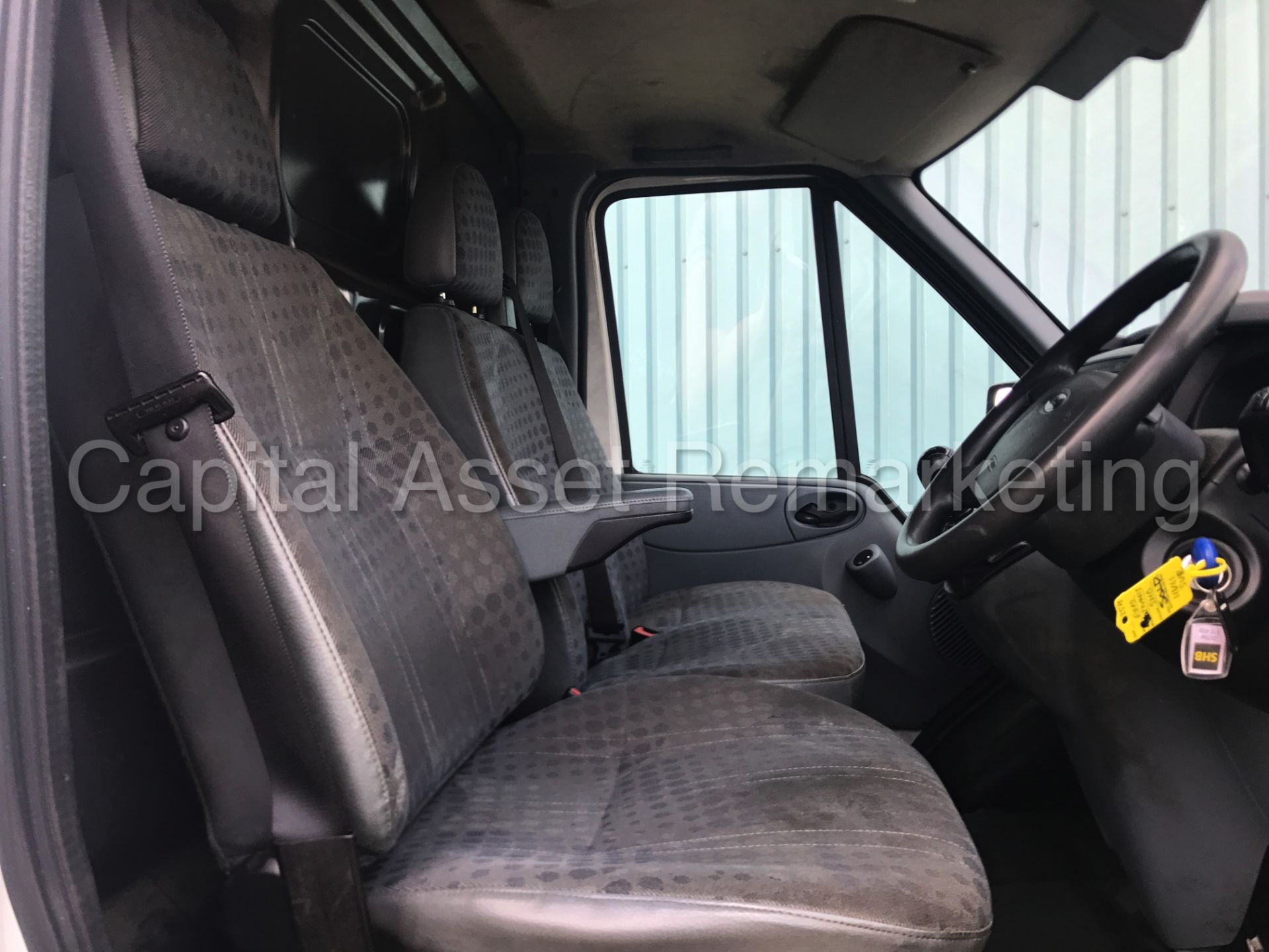 FORD TRANSIT 85 T280M FWD 'SWB HI-ROOF' (2012 MODEL) '2.2 TDCI - 5 SPEED' (1 FORMER KEEPER FROM NEW) - Image 16 of 22