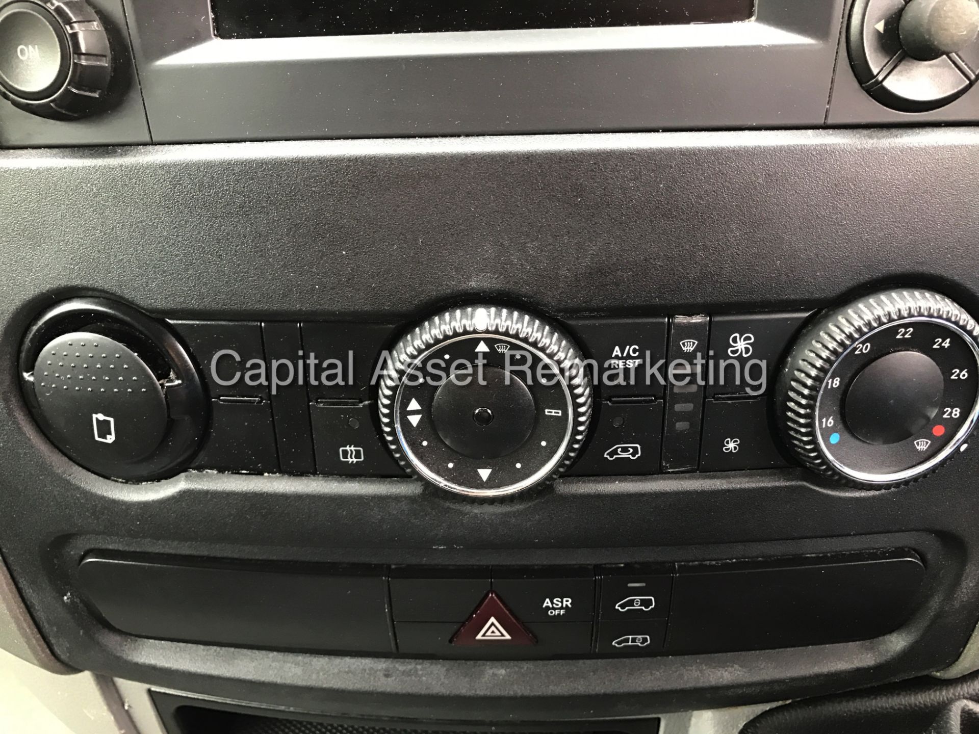 VOLKSWAGEN CRAFTER 2.0TDI "109BHP - 6 SPEED" SWB (14 REG) AIR CON - ELEC PACK -IDEL CAMPER COVERSION - Image 10 of 12