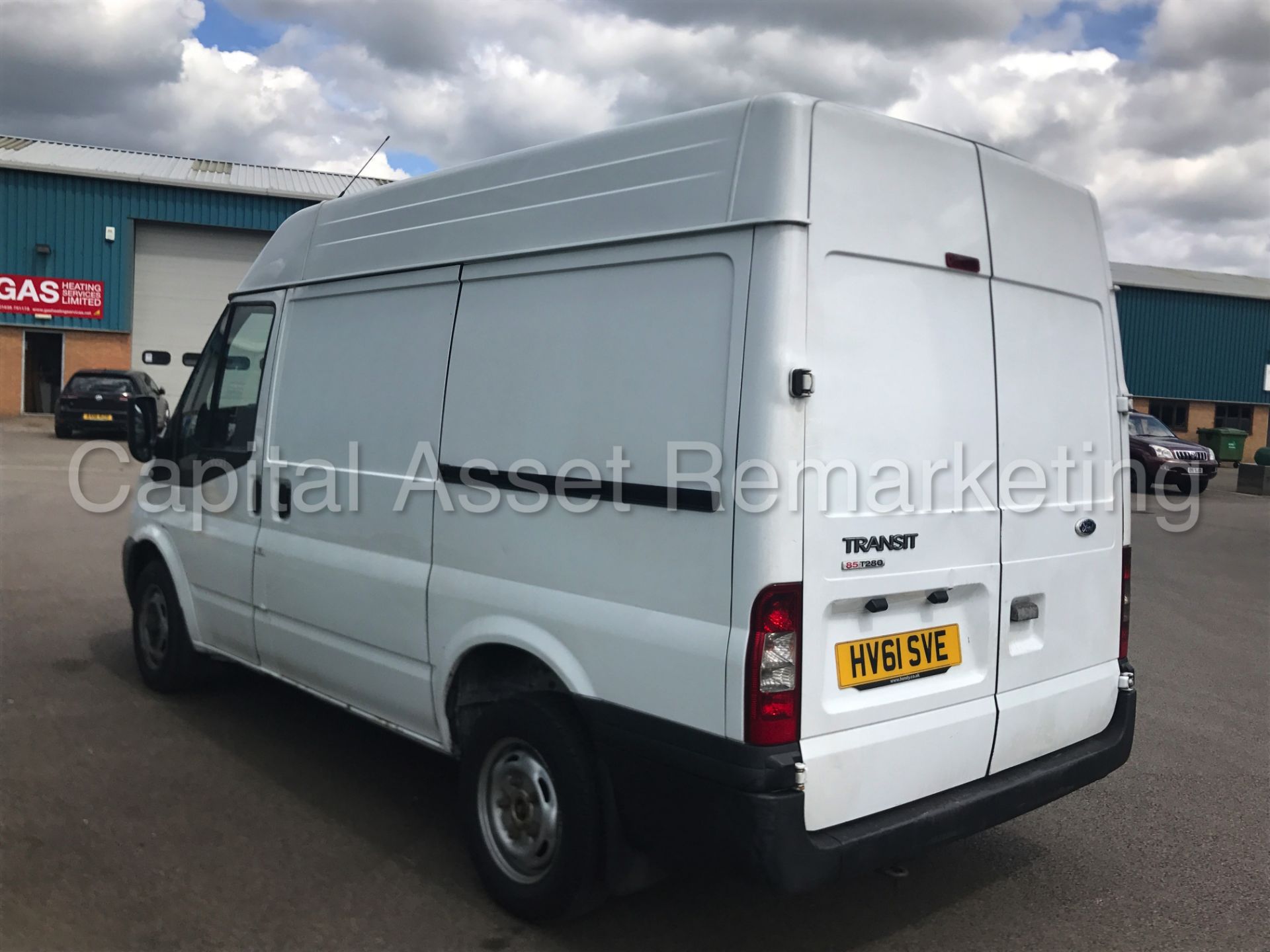 FORD TRANSIT 85 T280M FWD 'SWB HI-ROOF' (2012 MODEL) '2.2 TDCI - 5 SPEED' (1 FORMER KEEPER FROM NEW) - Image 7 of 22