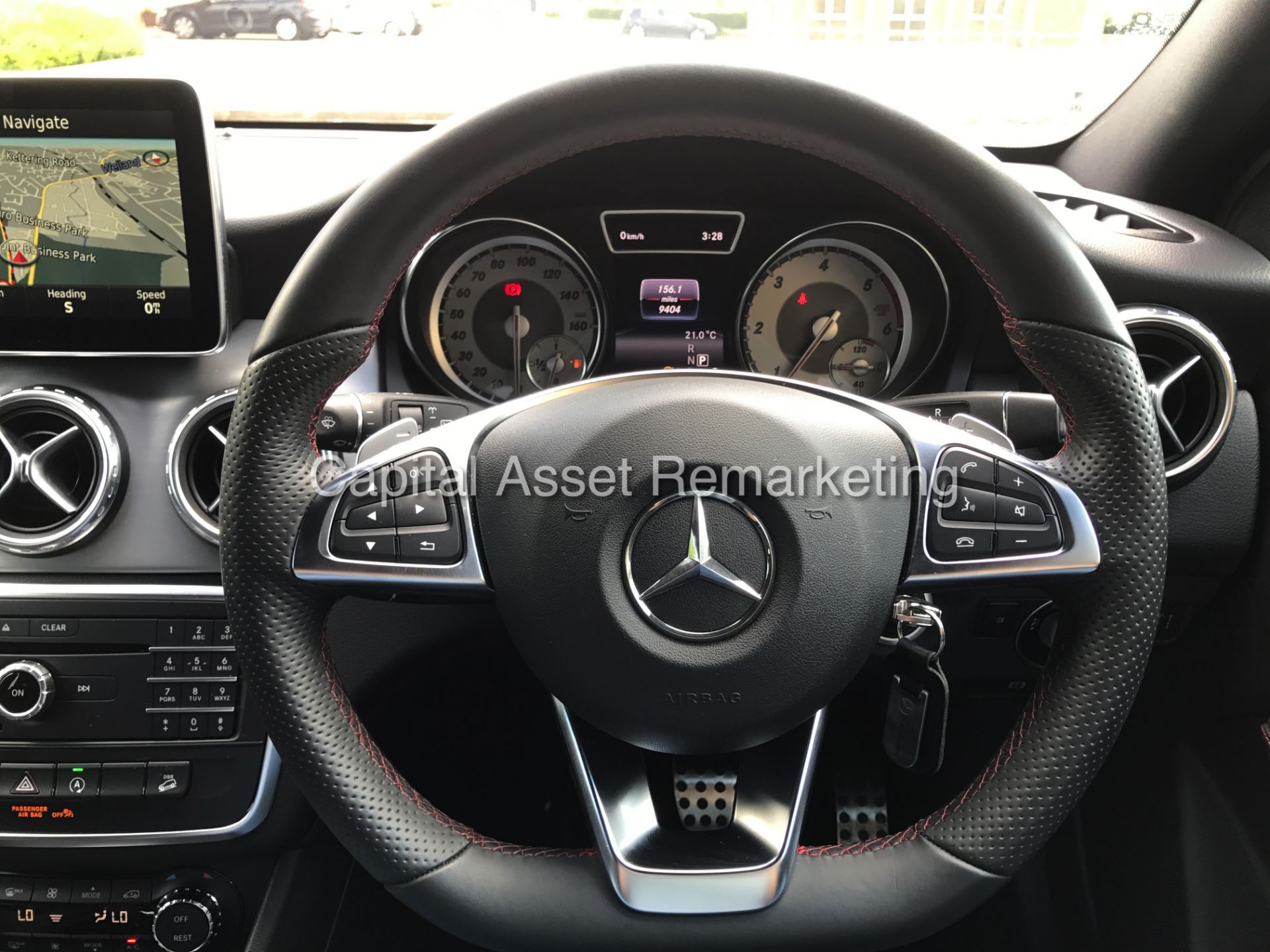 (On Sale) MERCEDES - BENZ GLA 220d "AMG LINE" 4 MATIC - 7G TRONIC AUTO - (2016 MODEL) 1 OWNER - Image 18 of 25