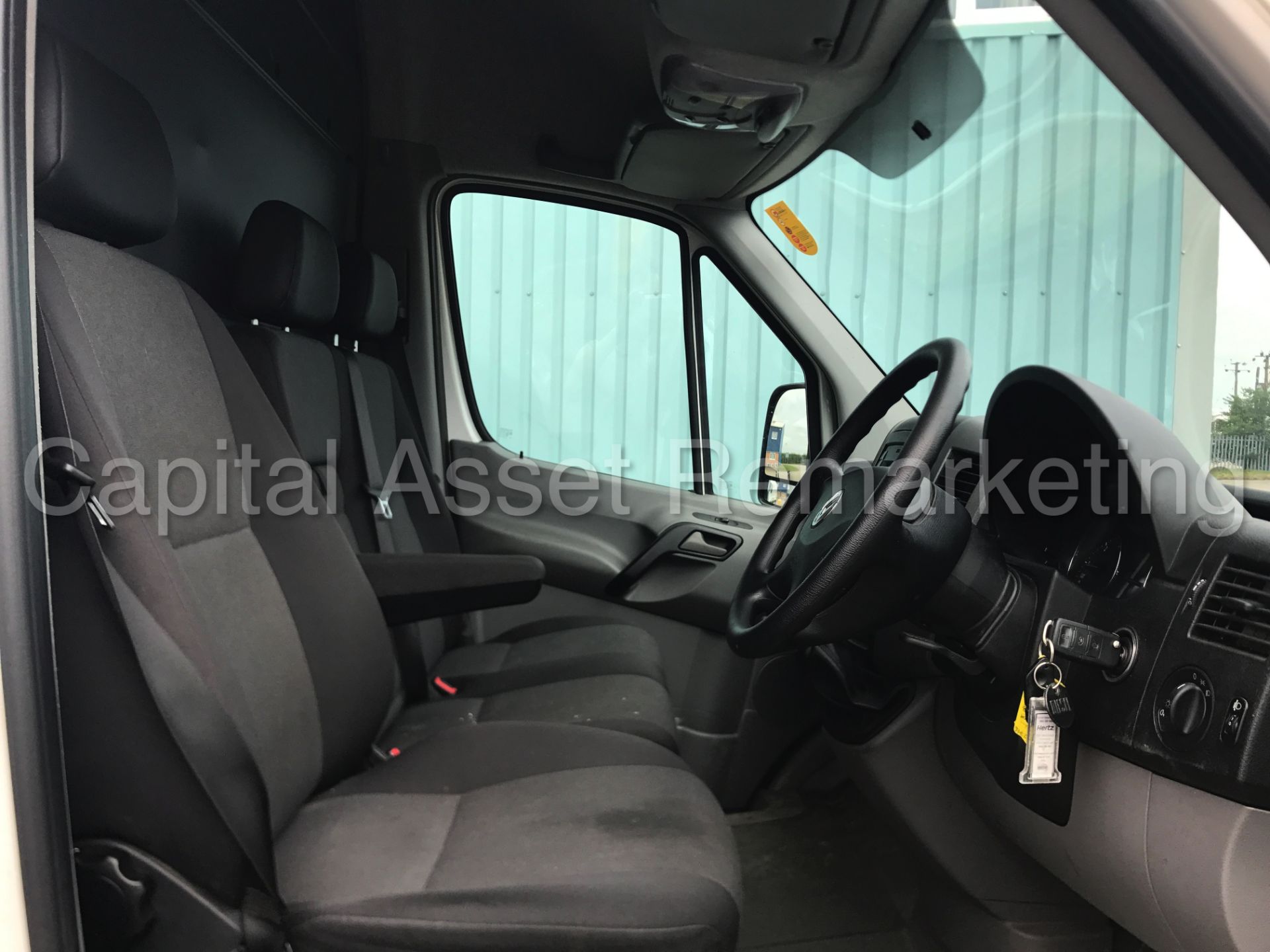 VOLKSWAGEN CRAFTER CR35 'LWB HI-ROOF' (2015) '2.0 TDI - 136 BHP - 6 SPEED' (1 COMPANY OWNER) - Image 17 of 24