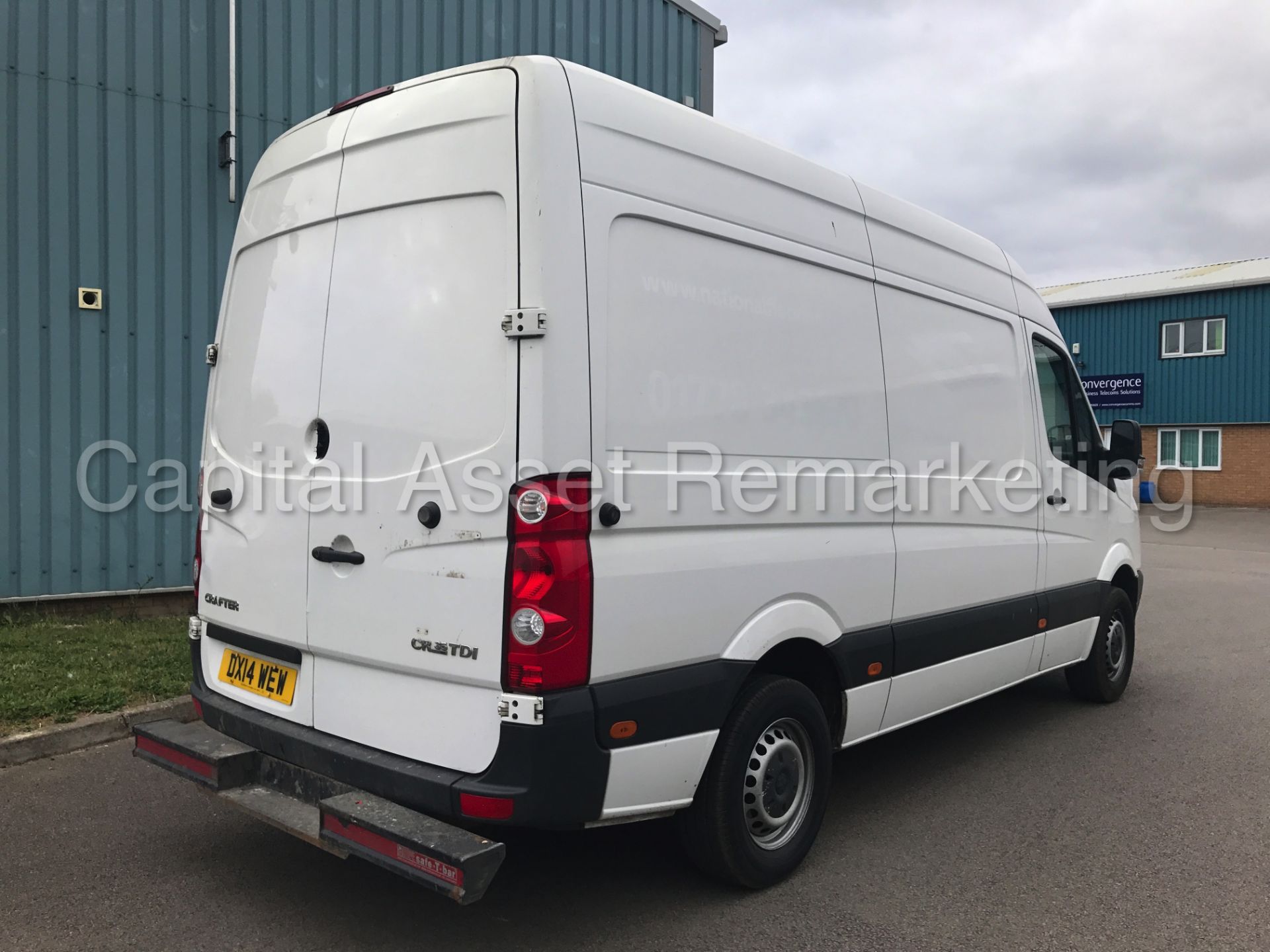 VOLKSWAGEN CRAFTER CR35 'MWB HI-ROOF' (2014) '2.0 TDI - 109 PS - 6 SPEED' *1 COMPANY OWNER FROM NEW* - Image 6 of 19