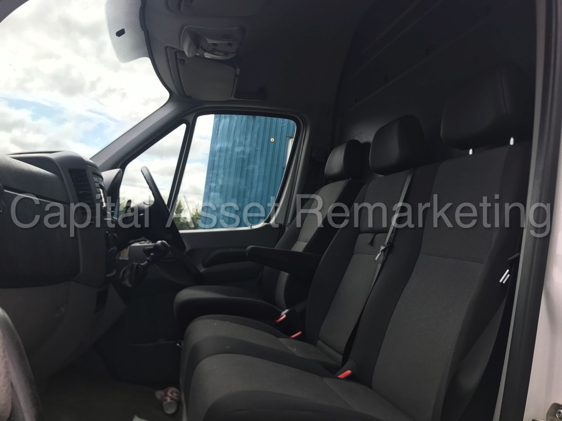 VOLKSWAGEN CRAFTER CR35 'LWB HI-ROOF' (2015) '2.0 TDI - 136 BHP - 6 SPEED' (1 COMPANY OWNER) - Image 13 of 24