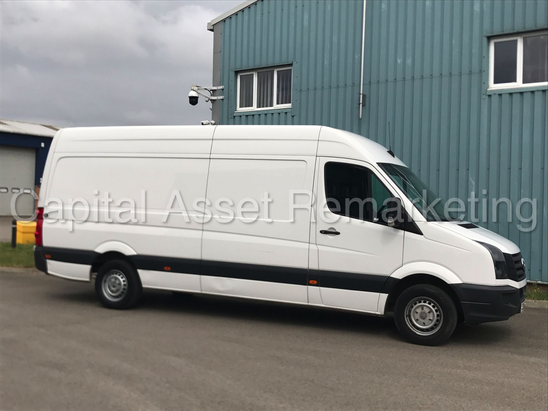 VOLKSWAGEN CRAFTER CR35 'LWB HI-ROOF' (2015) '2.0 TDI - 136 BHP - 6 SPEED' (1 COMPANY OWNER) - Image 8 of 24