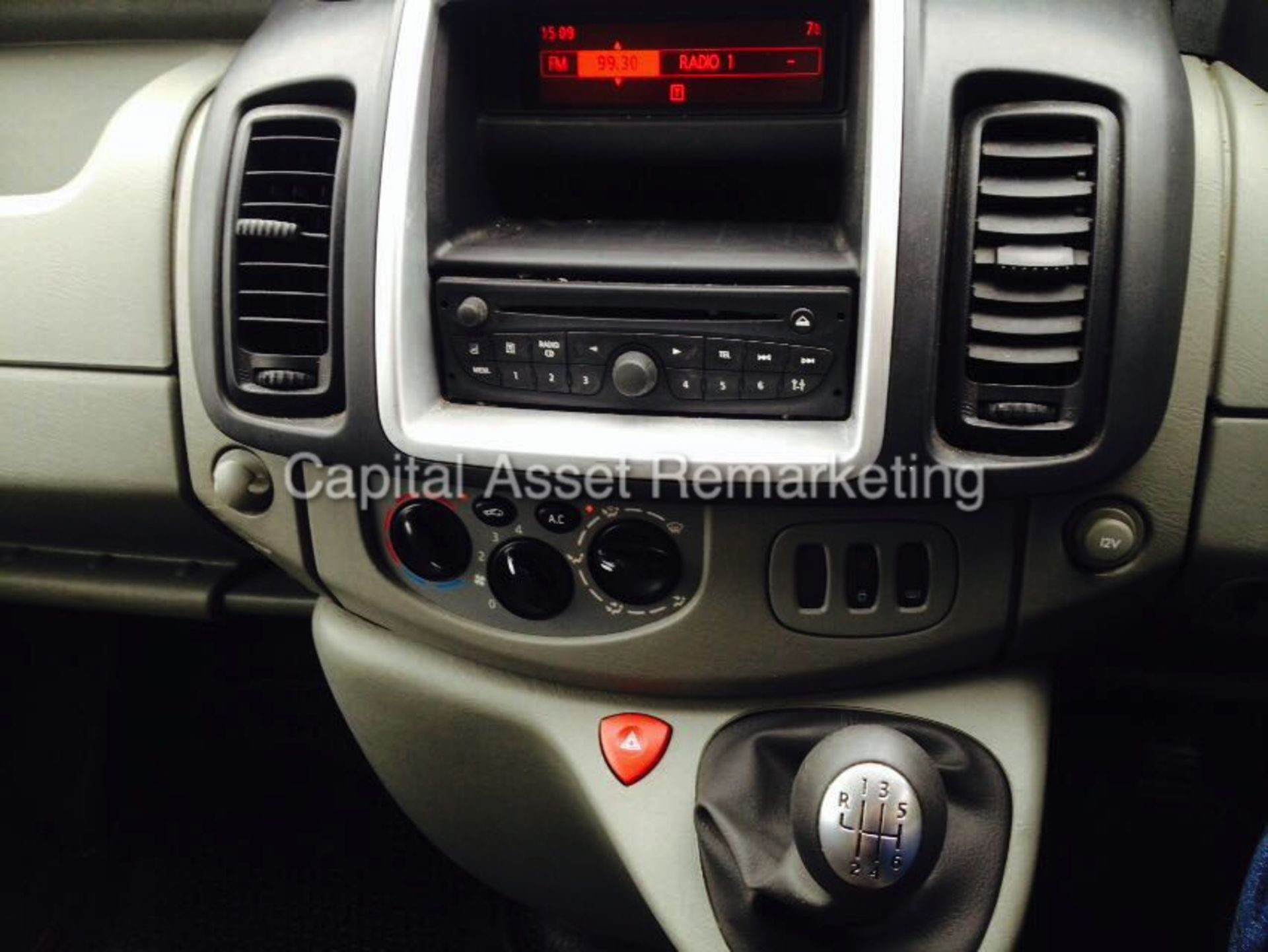 VAUXHALL VIVARO 2.0CDTI "SPORTIVE - 115BHP" LWB (2014 MODEL) AIR CON - ELEC PACK - SILVER - ALLOYS - Image 10 of 14