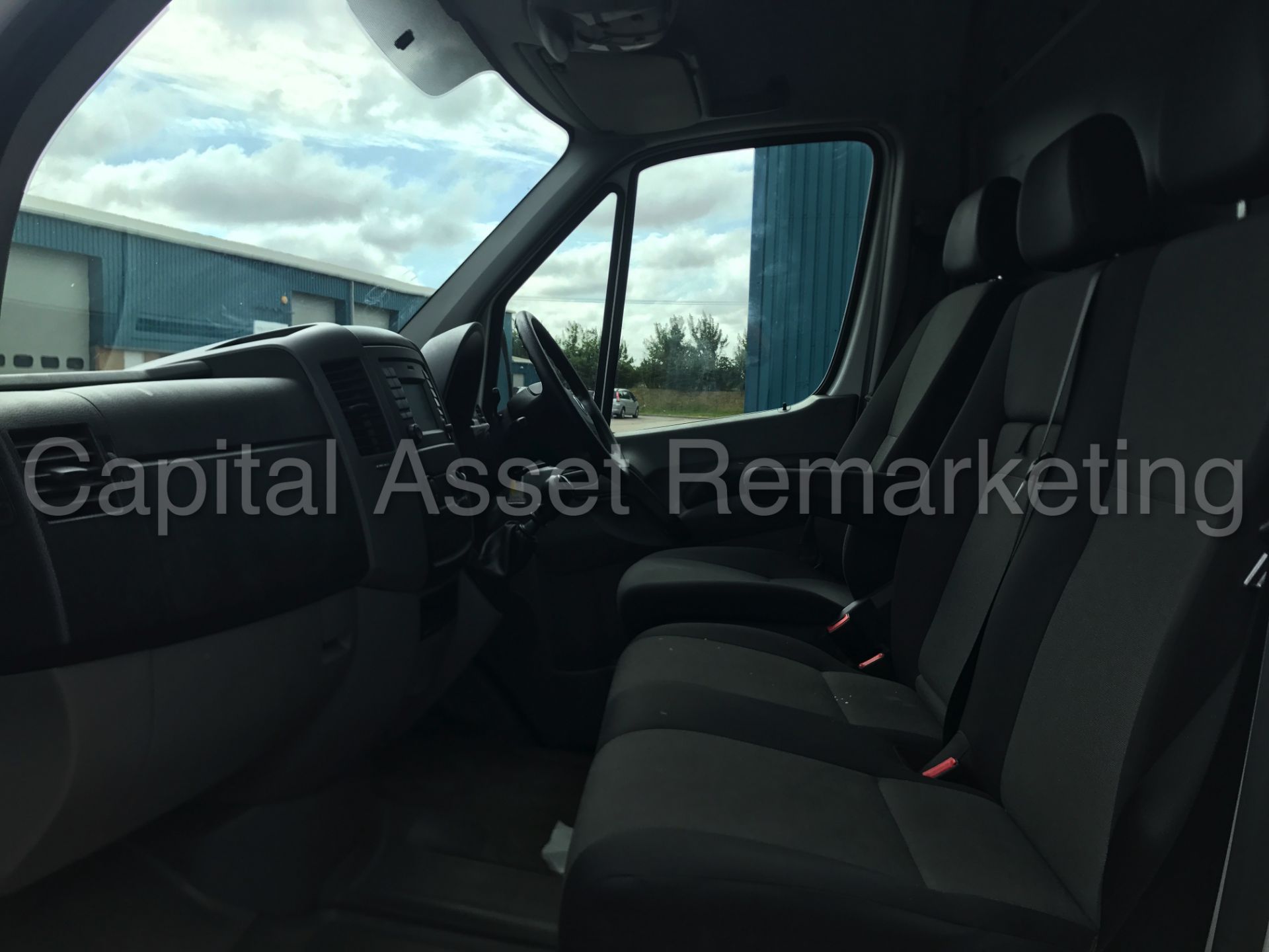 VOLKSWAGEN CRAFTER CR35 'LWB HI-ROOF' (2015) '2.0 TDI - 136 BHP - 6 SPEED' (1 COMPANY OWNER) - Image 12 of 24