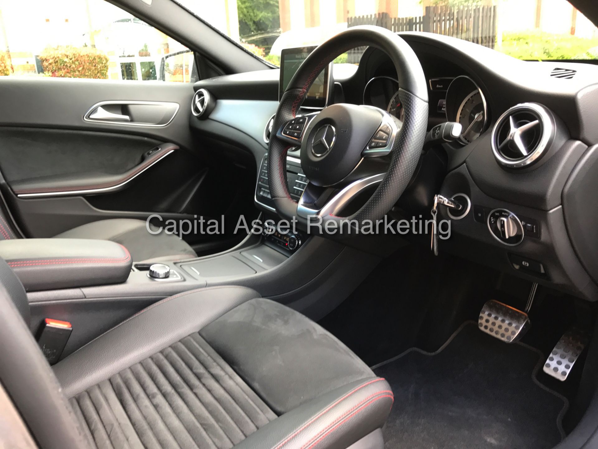 (On Sale) MERCEDES - BENZ GLA 220d "AMG LINE" 4 MATIC - 7G TRONIC AUTO - (2016 MODEL) 1 OWNER - Image 12 of 25