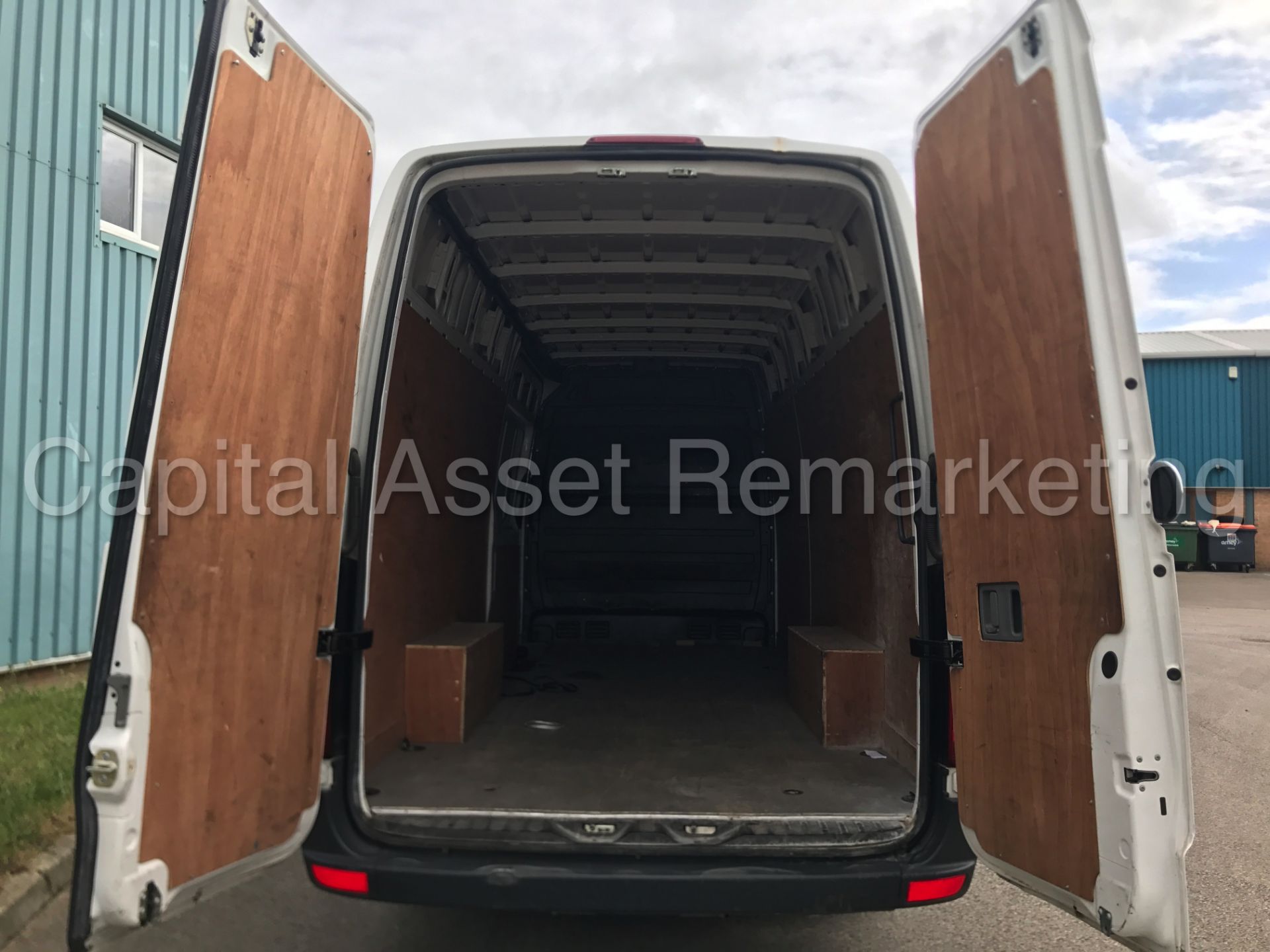 VOLKSWAGEN CRAFTER CR35 'LWB HI-ROOF' (2015) '2.0 TDI - 136 BHP - 6 SPEED' (1 COMPANY OWNER) - Image 15 of 24