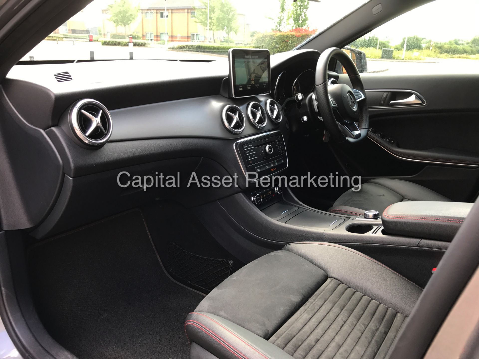 (On Sale) MERCEDES - BENZ GLA 220d "AMG LINE" 4 MATIC - 7G TRONIC AUTO - (2016 MODEL) 1 OWNER - Image 16 of 25