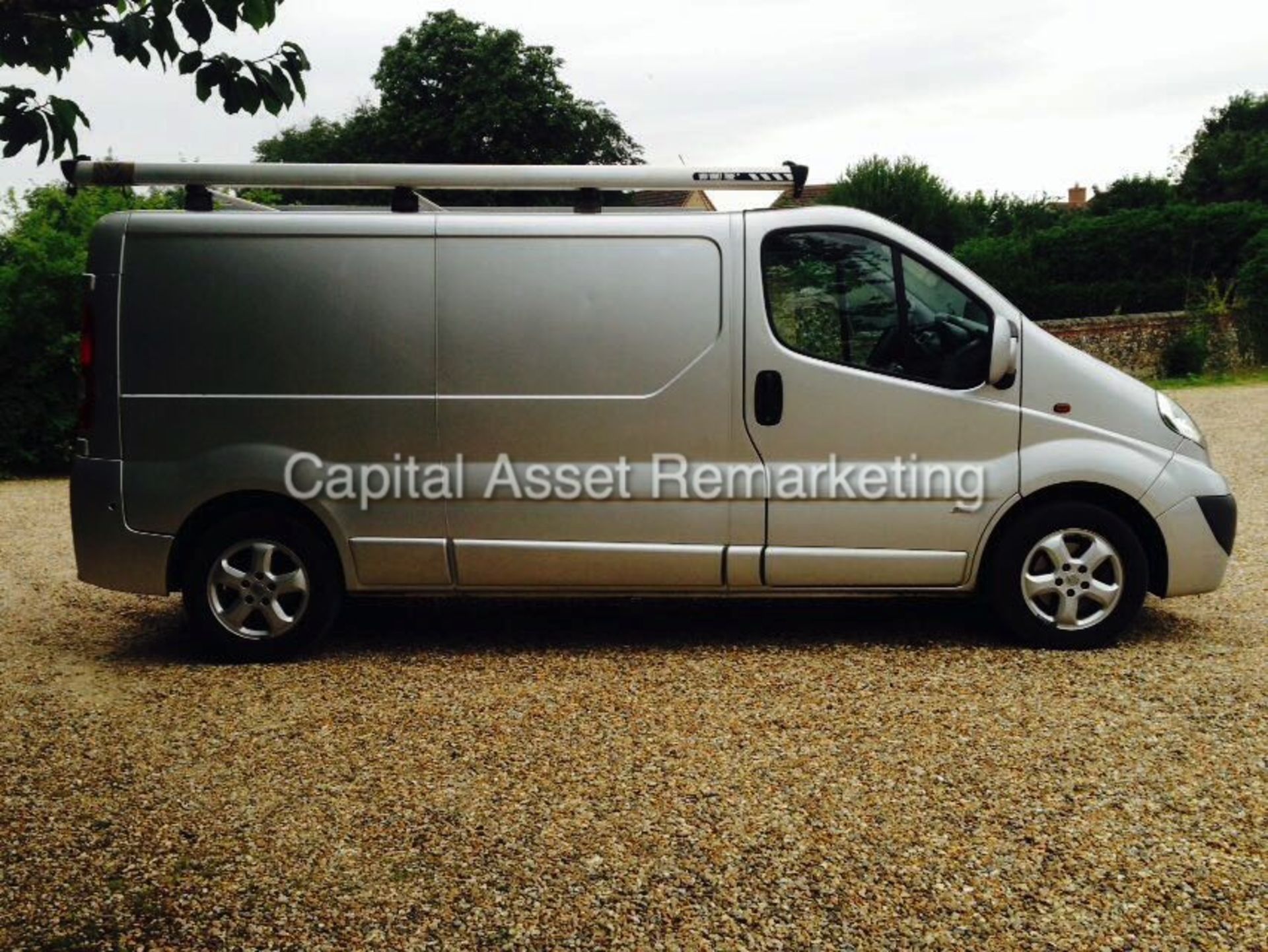 VAUXHALL VIVARO 2.0CDTI "SPORTIVE - 115BHP" LWB (2014 MODEL) AIR CON - ELEC PACK - SILVER - ALLOYS - Image 2 of 14