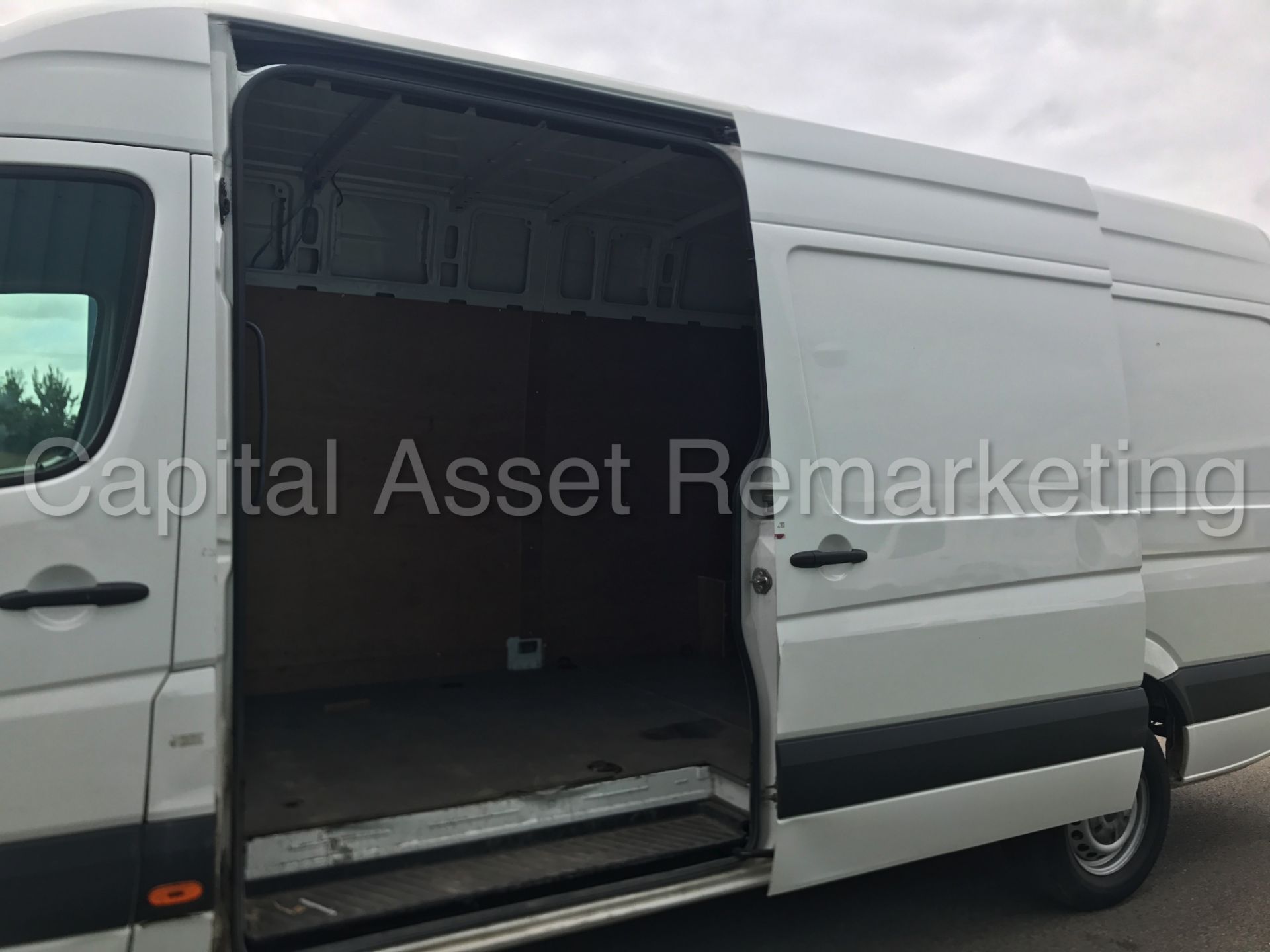 VOLKSWAGEN CRAFTER CR35 'LWB HI-ROOF' (2015) '2.0 TDI - 136 BHP - 6 SPEED' (1 COMPANY OWNER) - Image 14 of 24