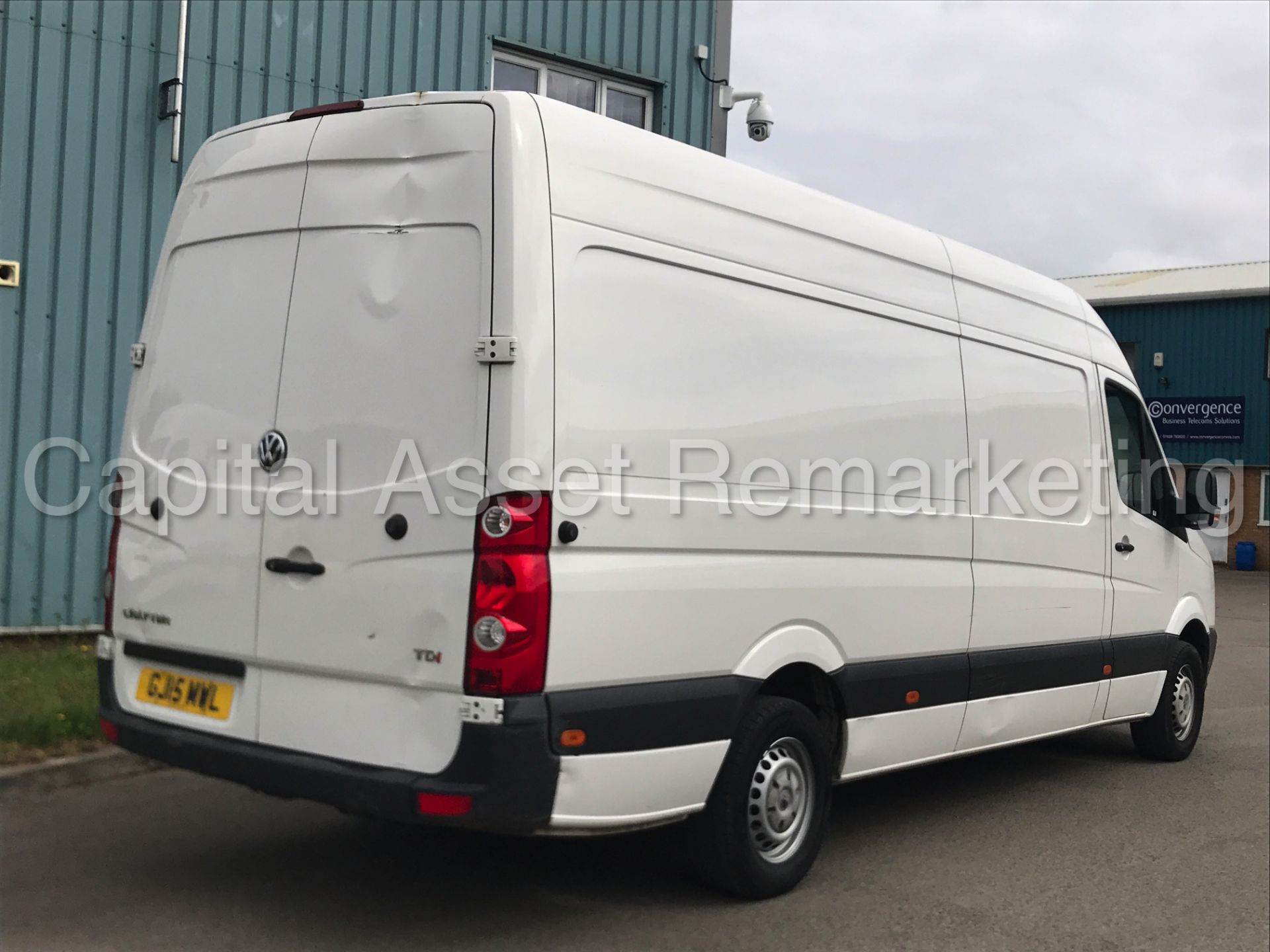 VOLKSWAGEN CRAFTER CR35 'LWB HI-ROOF' (2015) '2.0 TDI - 136 BHP - 6 SPEED' (1 COMPANY OWNER) - Image 7 of 24