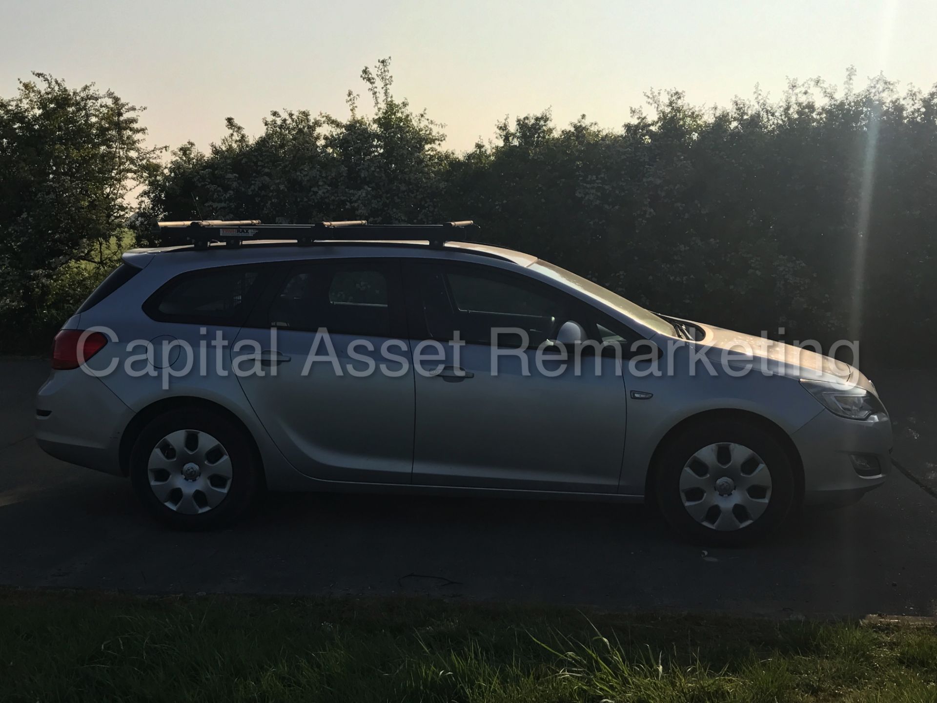 VAUXHALL ASTRA 'EXCLUSIVE' (2012 MODEL) '1.7 CDTI - ECOFLEX - 6 SPEED' *AIR CON* (1 OWNER) - Image 10 of 25