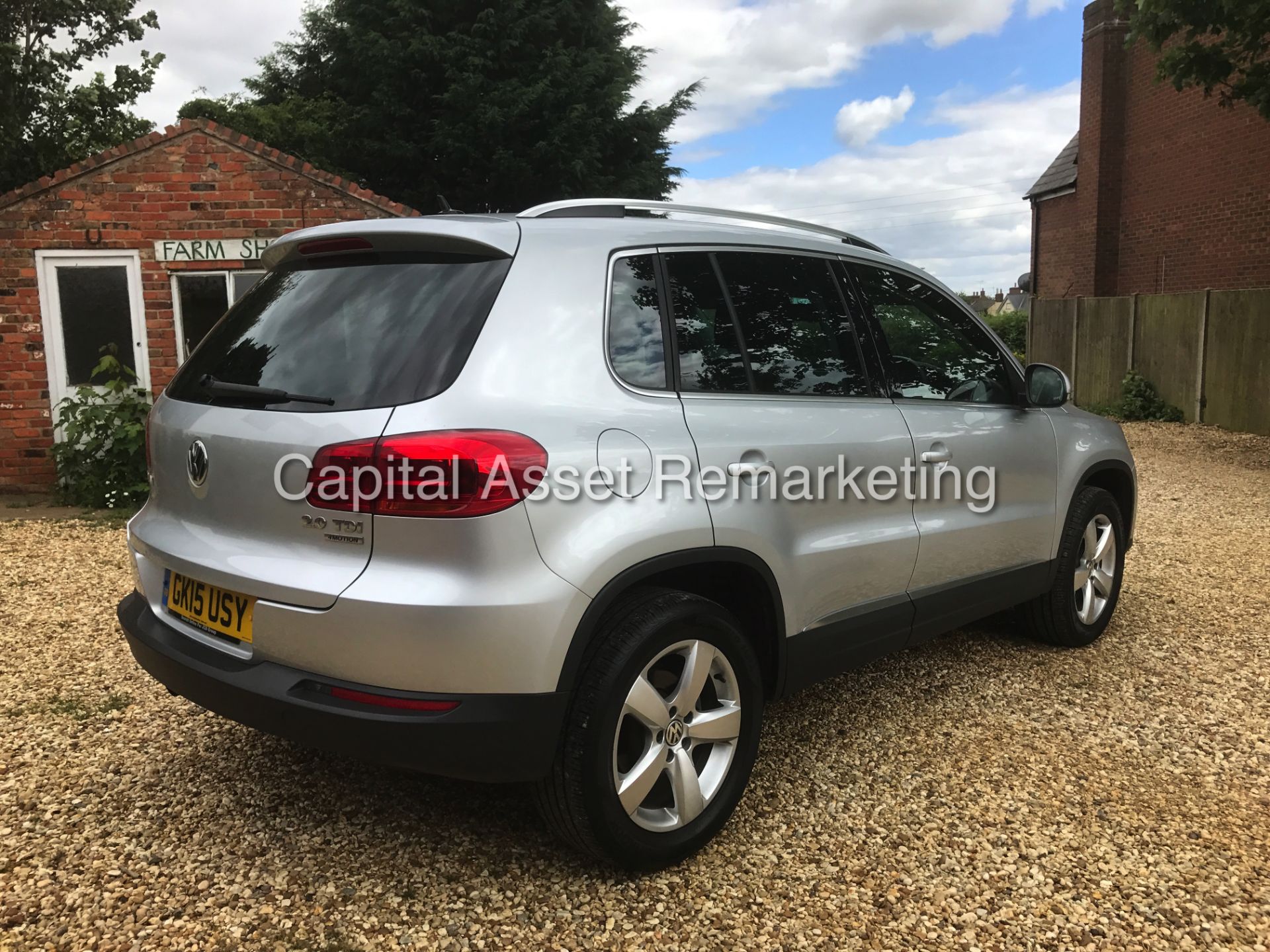 VOLKSWAGEN TIGUAN 2.0TDI "140BHP - DSG" 4MATIC (15 REG) 1 OWNER FSH -CLIMATE-ELEC PACK -HEATED SEATS - Image 5 of 25