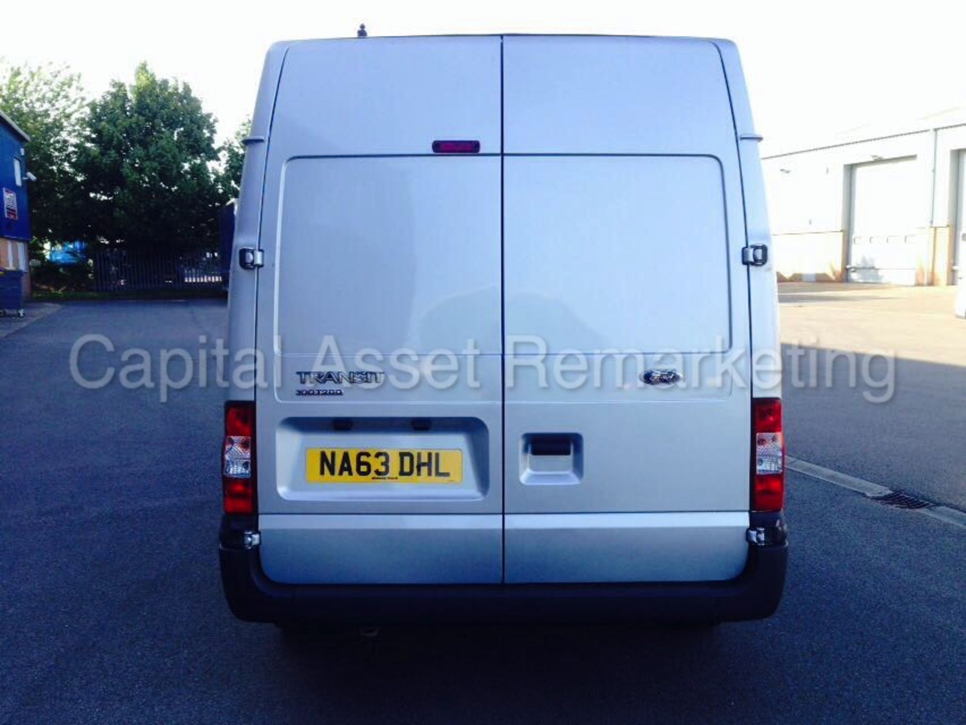 FORD TRANSIT 100 T280 FWD 'SWB HI-ROOF' (2014 MODEL) '2.2 TDCI - 100 PS - 6 SPEED' **AIR CON** - Image 6 of 21