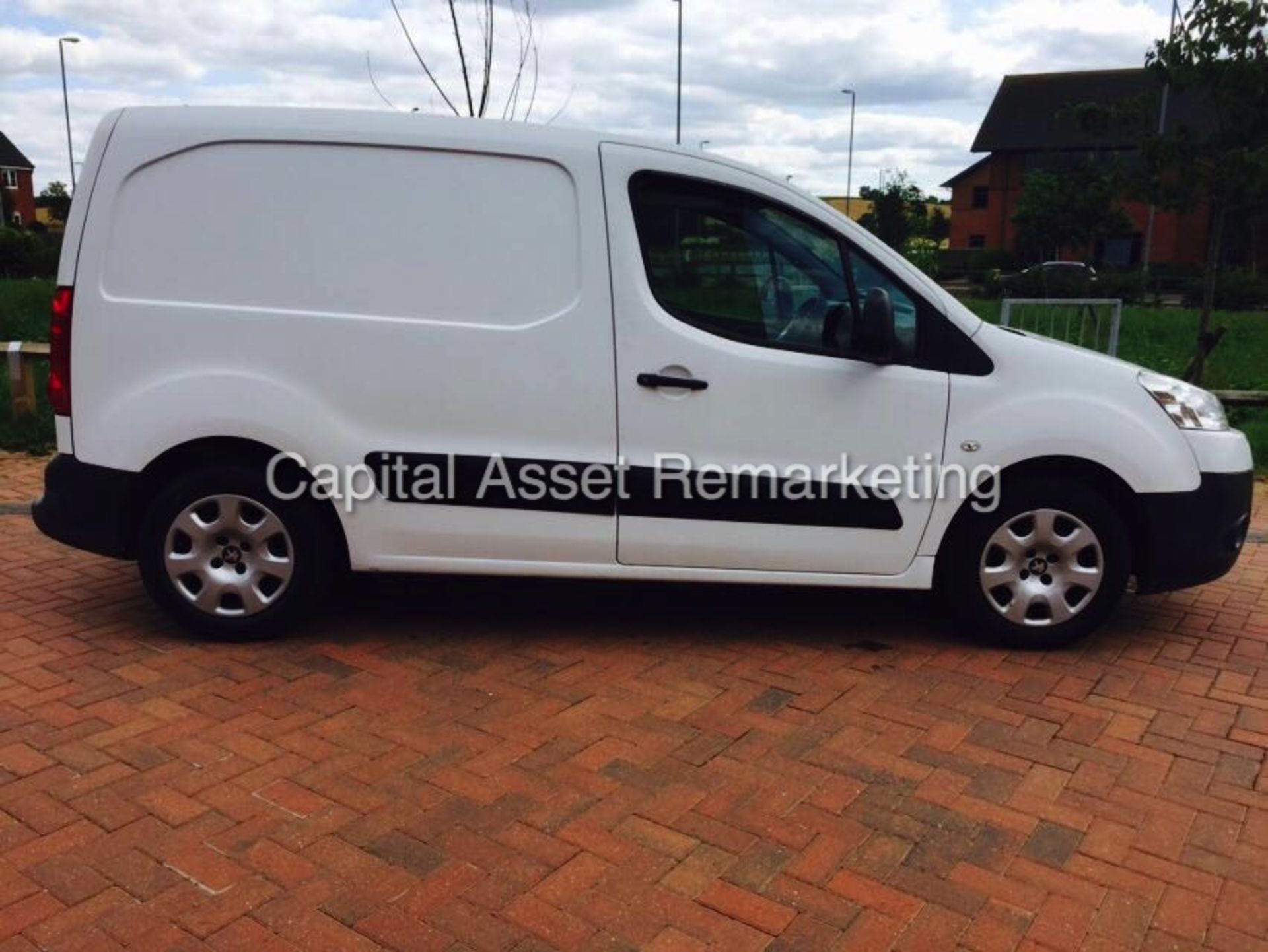 On Sale PEUGEOT PARTNER 1.6HDI (2010 MODEL - NEW SHAPE) SIDE LOADING DOOR - 3 SEATER CAB - ELEC PACK - Image 3 of 14