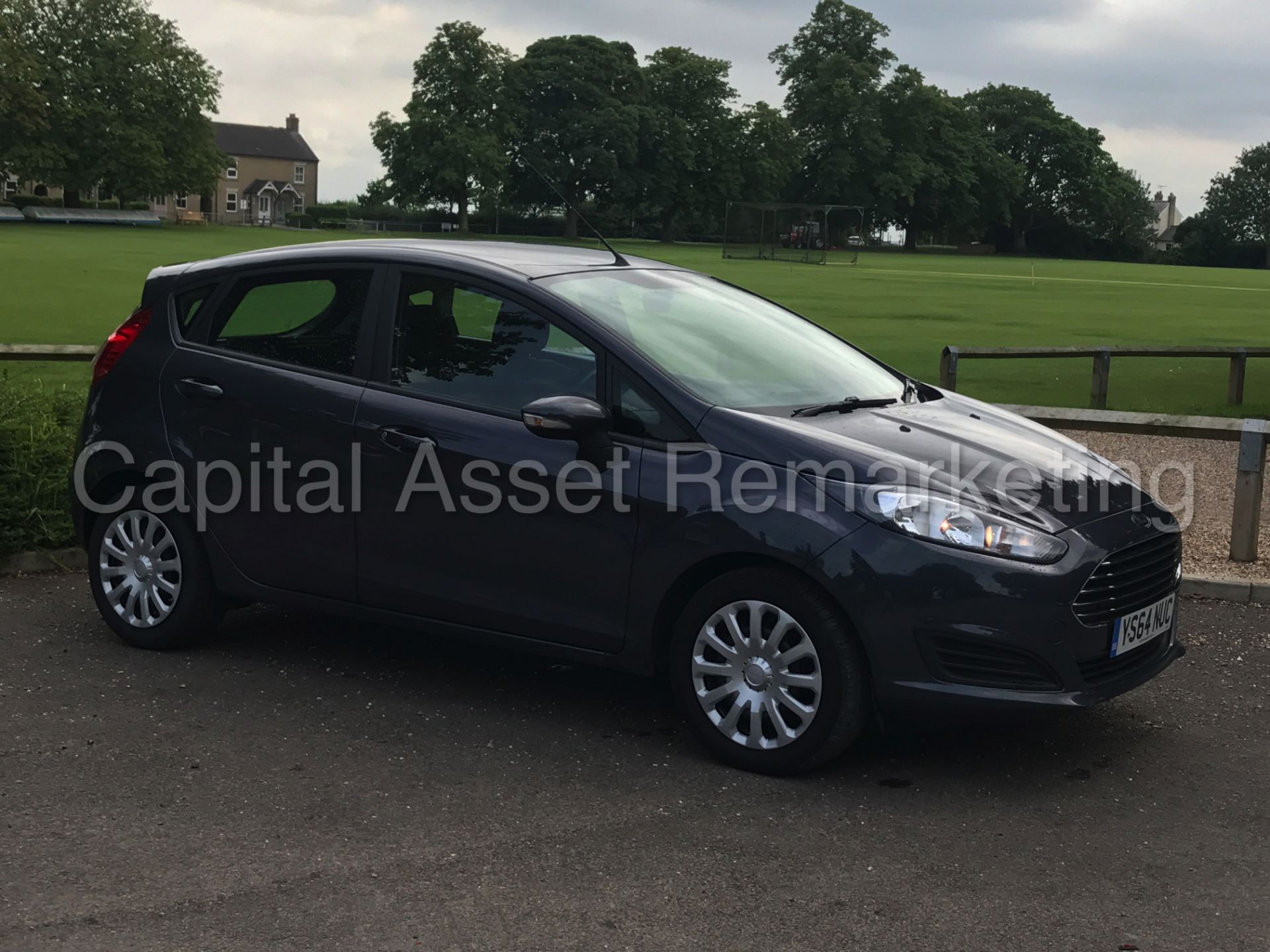 FORD FIESTA 'STYLE' 5 DOOR HATCHBACK (2015 MODEL) '1.5 TDCI - 60 MPG - AIR CON' (1 OWNER - FSH) - Image 2 of 32