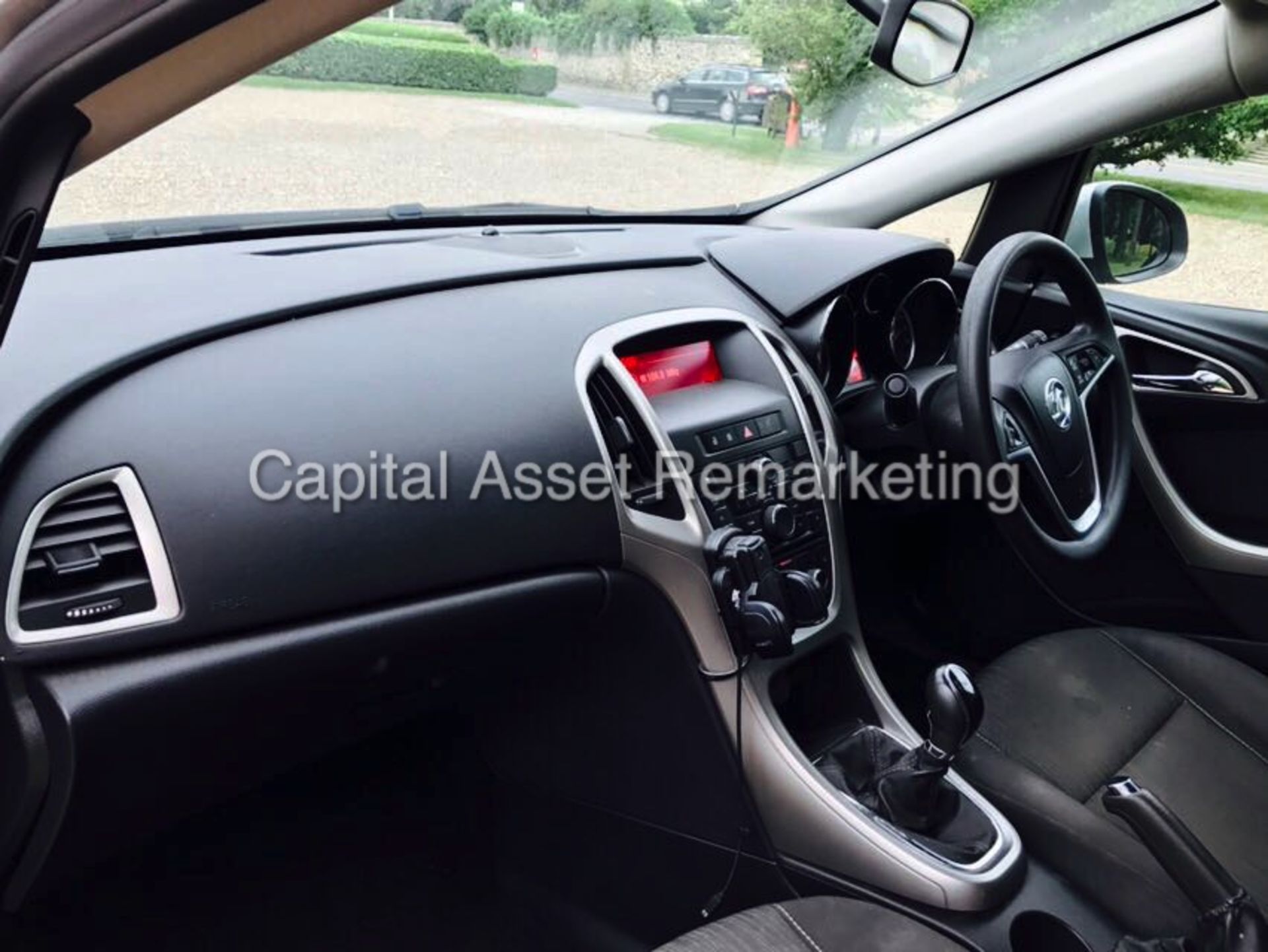 (ON SALE) VAUXHALL ASTRA 'EXCLUSIVE' (2012 MODEL) '1.7 CDTI - ECOFLEX - 6 SPEED' *AIR CON* (1 OWNER) - Image 13 of 19