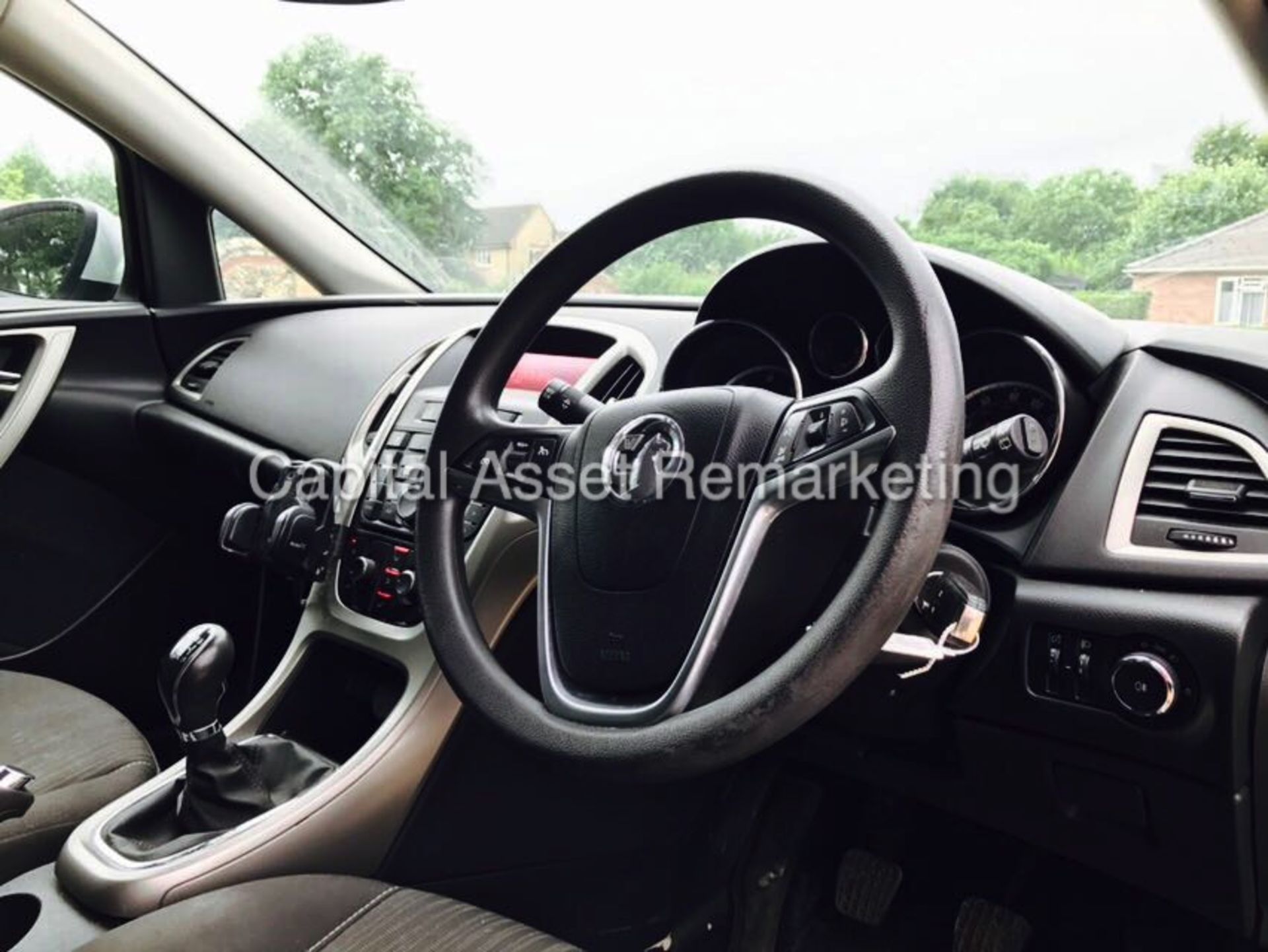 (ON SALE) VAUXHALL ASTRA 'EXCLUSIVE' (2012 MODEL) '1.7 CDTI - ECOFLEX - 6 SPEED' *AIR CON* (1 OWNER) - Image 10 of 19