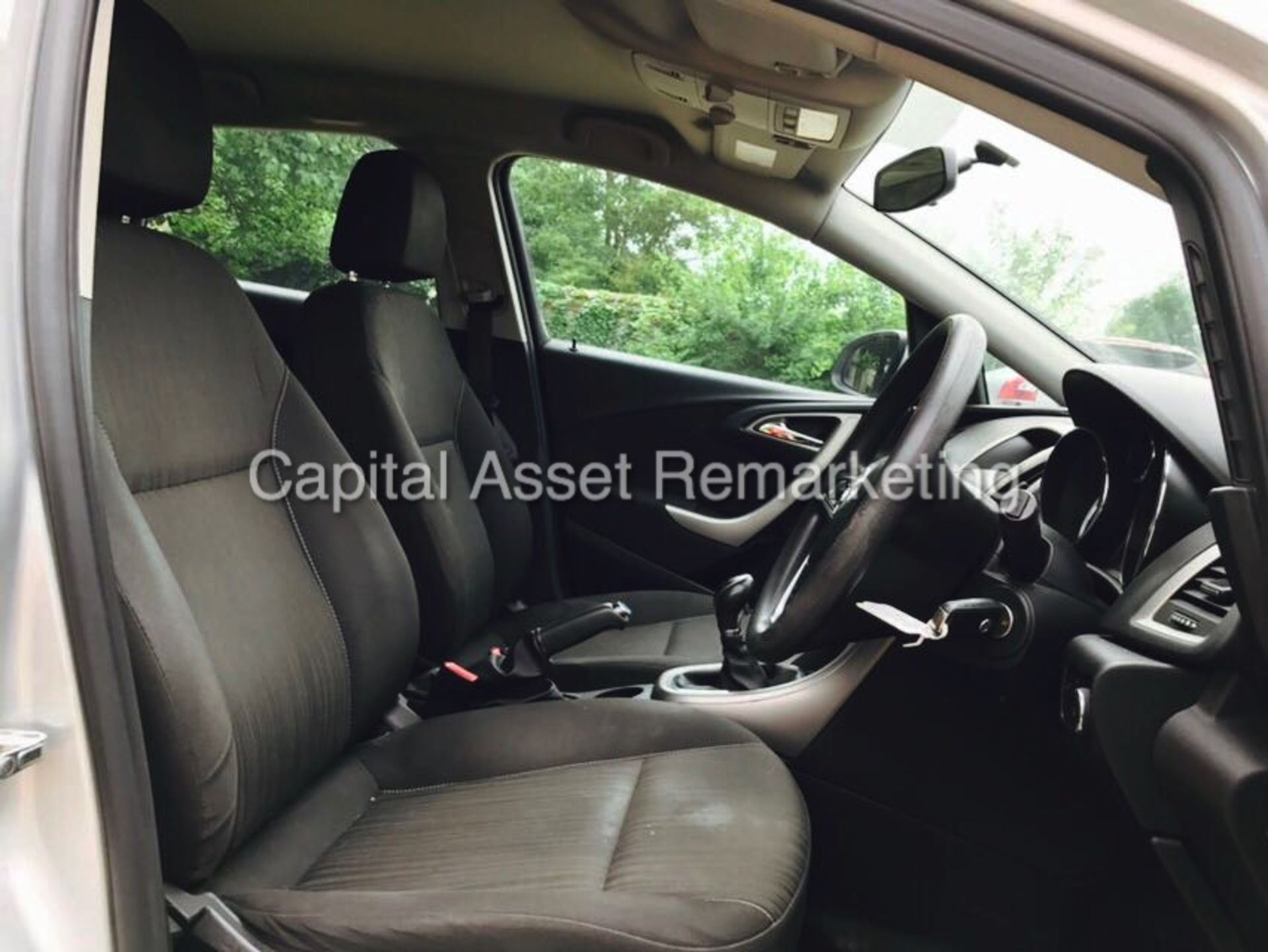 (ON SALE) VAUXHALL ASTRA 'EXCLUSIVE' (2012 MODEL) '1.7 CDTI - ECOFLEX - 6 SPEED' *AIR CON* (1 OWNER) - Image 9 of 19