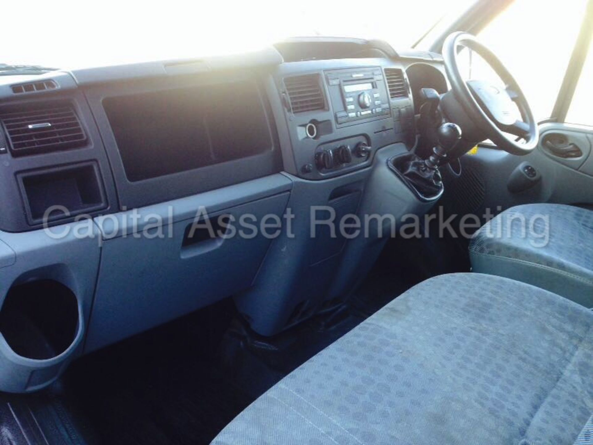 FORD TRANSIT 100 T280 FWD 'SWB HI-ROOF' (2014 MODEL) '2.2 TDCI - 100 PS - 6 SPEED' **AIR CON** - Image 9 of 21