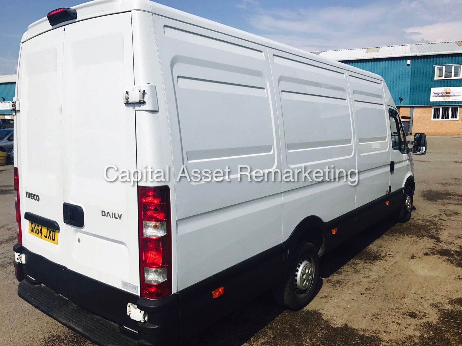 IVECO DAILY 2.3D "150BHP - 6 SPEED" 35S15 LWB / HI TOP (2015 MODEL - NEW SHAPE) 1 OWNER - ELEC PACK - Image 6 of 14