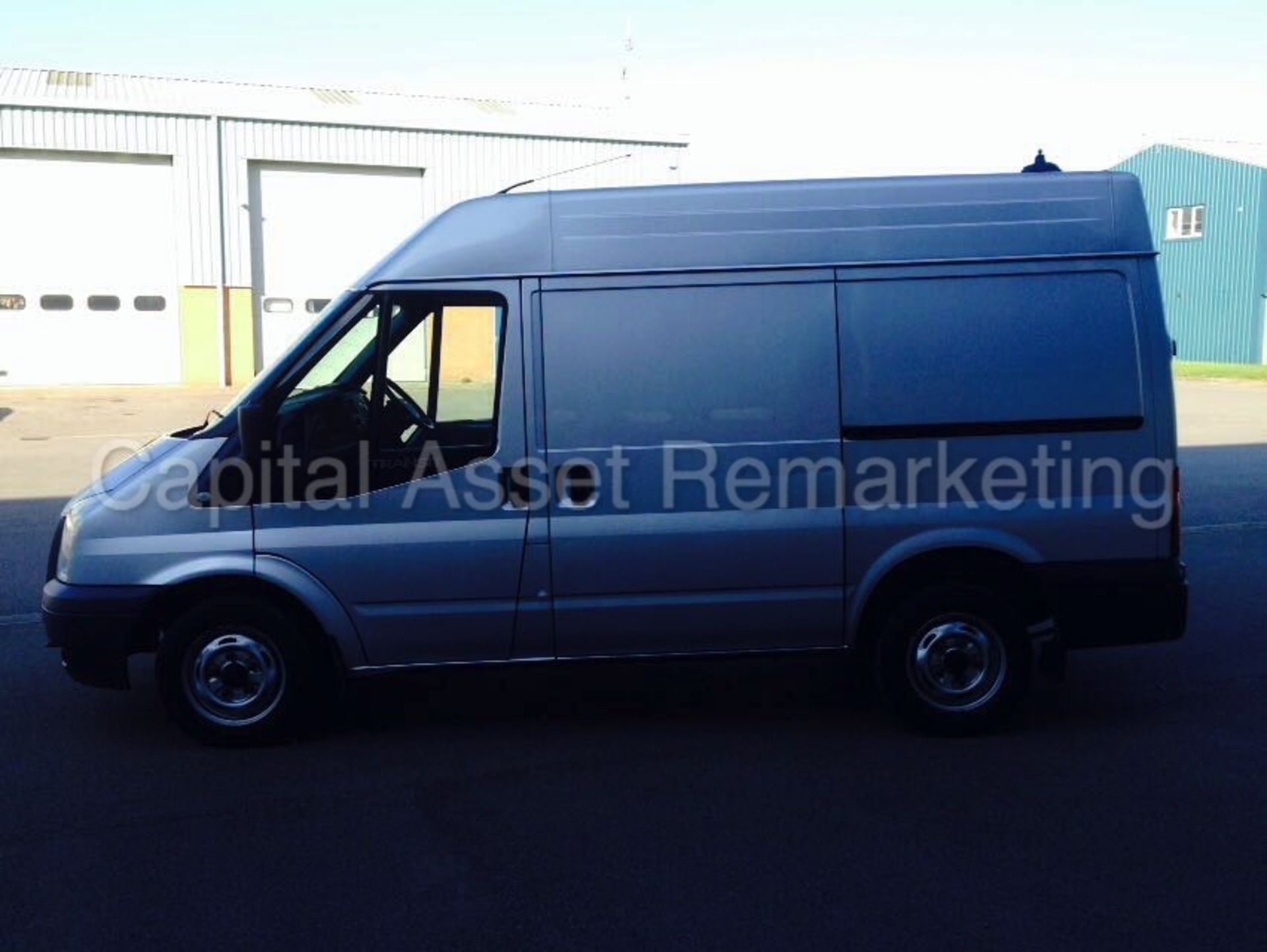 FORD TRANSIT 100 T280 FWD 'SWB HI-ROOF' (2014 MODEL) '2.2 TDCI - 100 PS - 6 SPEED' **AIR CON** - Image 4 of 21