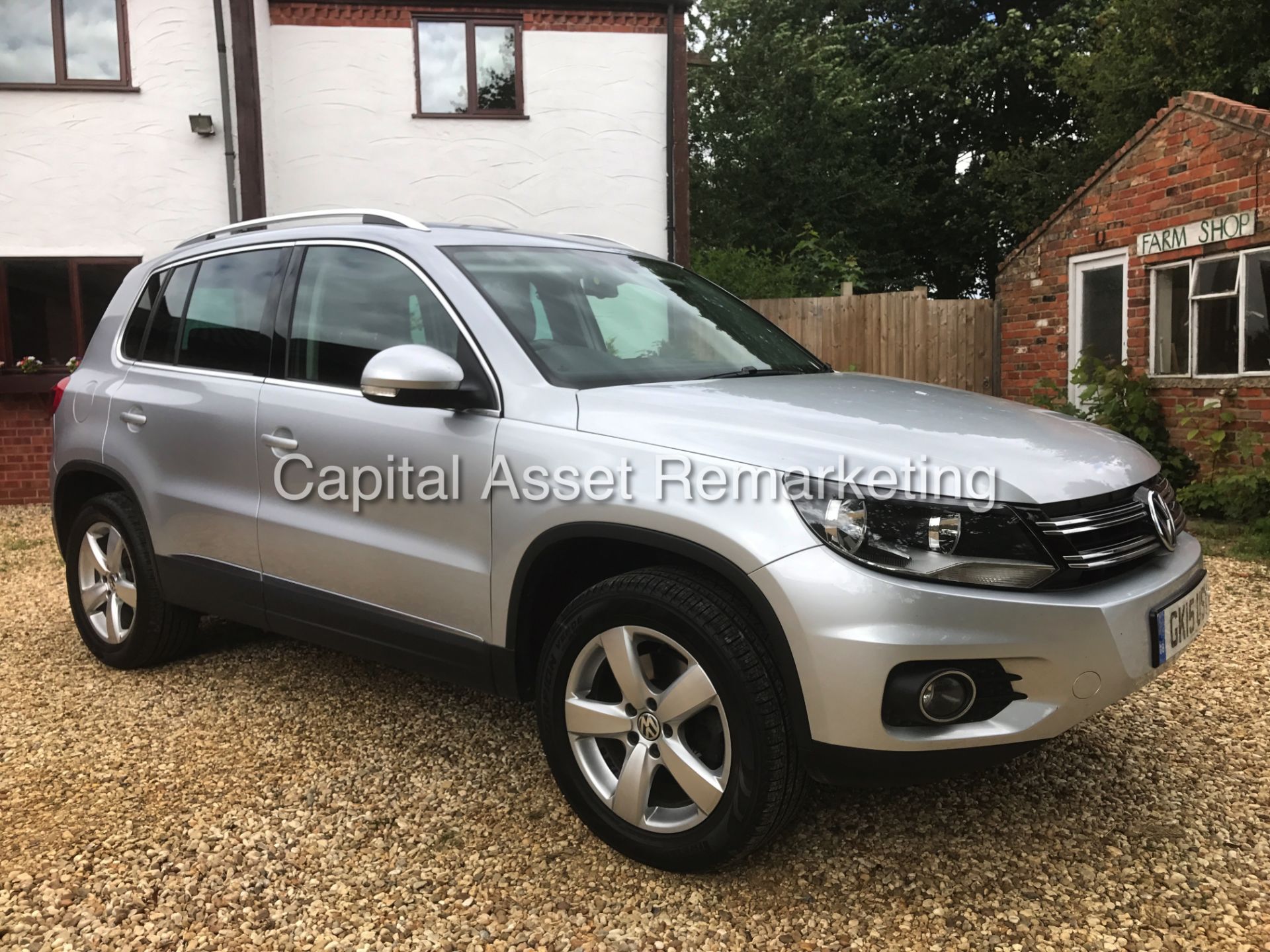 VOLKSWAGEN TIGUAN 2.0TDI "140BHP - DSG" 4MATIC (15 REG) 1 OWNER FSH -CLIMATE-ELEC PACK -HEATED SEATS - Image 3 of 25