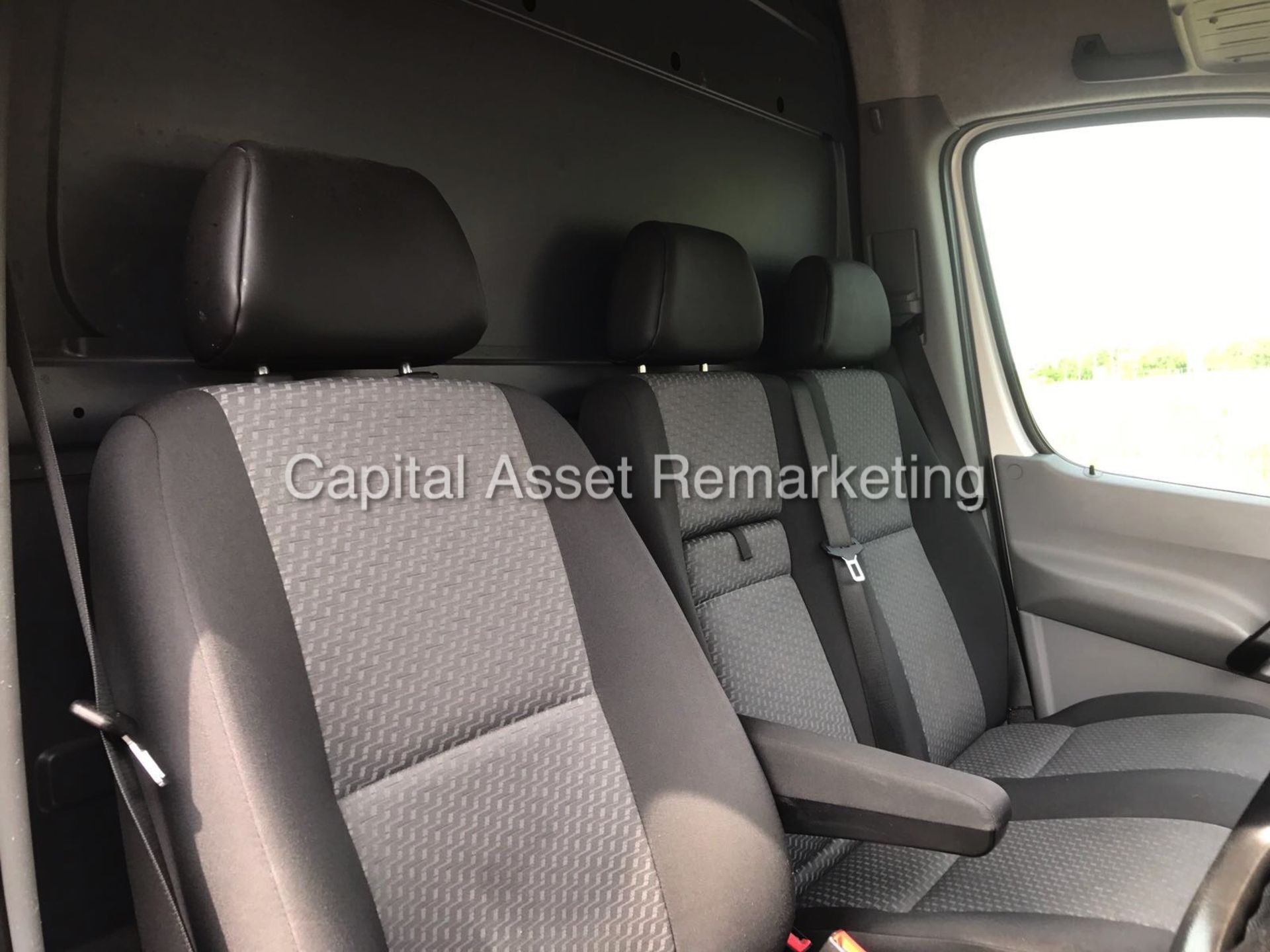 (ON SALE) VOLKSWAGEN CRAFTER 2.0TDI CR35 "136BHP - 6 SPEED" LWB / HI TOP (14 REG-NEW SHAPE) ONLY 63K - Image 7 of 14