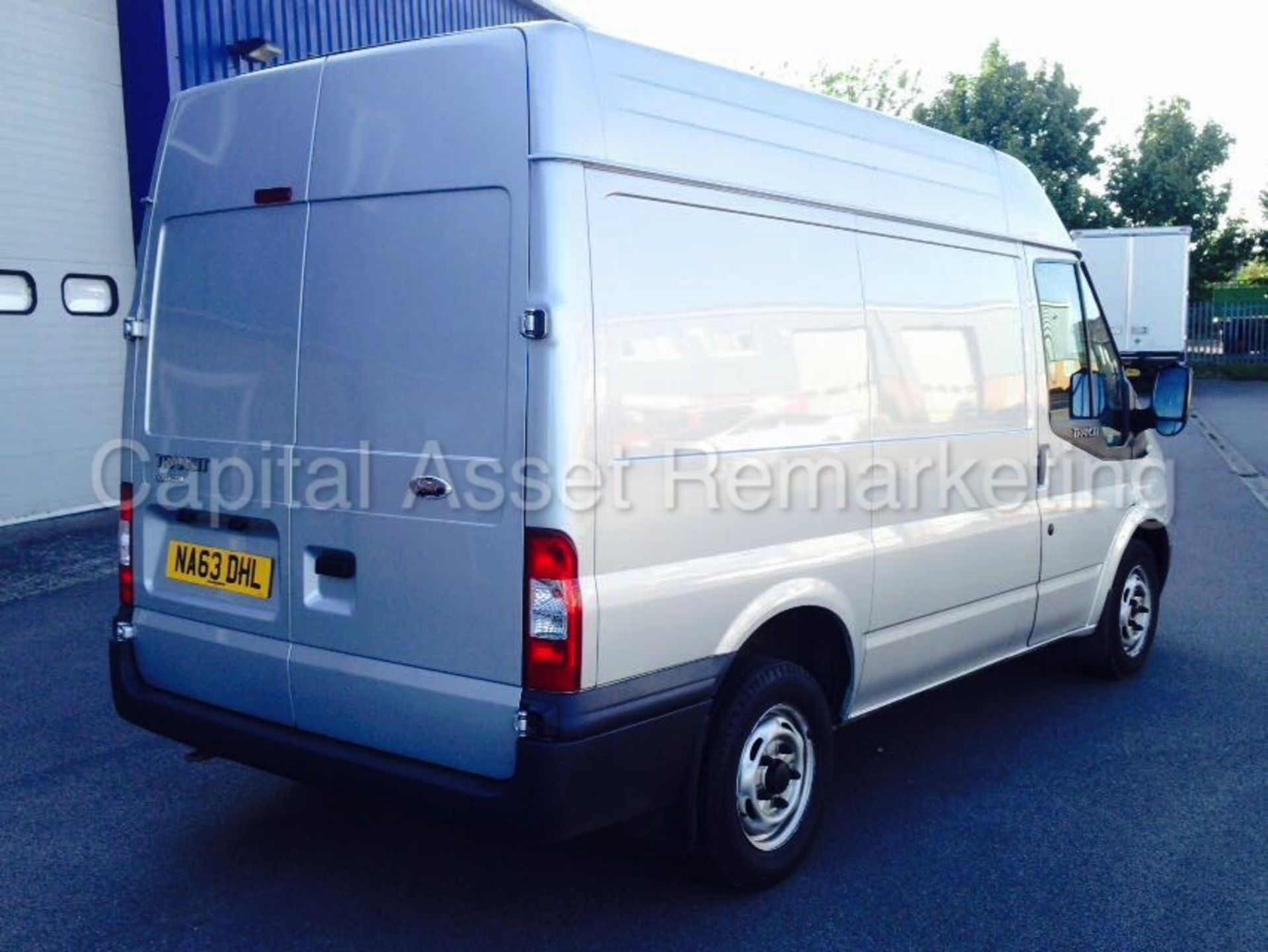 FORD TRANSIT 100 T280 FWD 'SWB HI-ROOF' (2014 MODEL) '2.2 TDCI - 100 PS - 6 SPEED' **AIR CON** - Image 7 of 21