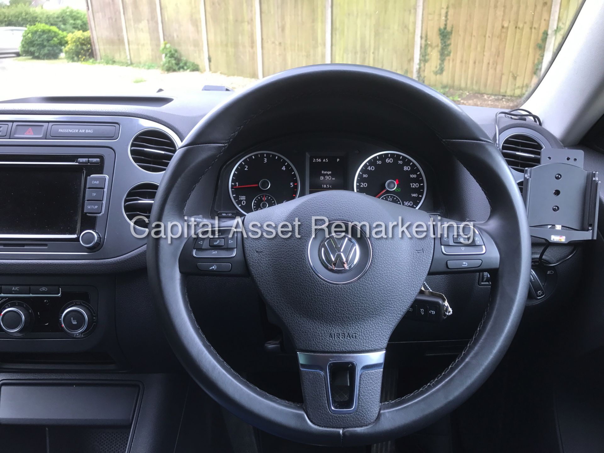 VOLKSWAGEN TIGUAN 2.0TDI "140BHP - DSG" 4MATIC (15 REG) 1 OWNER FSH -CLIMATE-ELEC PACK -HEATED SEATS - Image 17 of 25