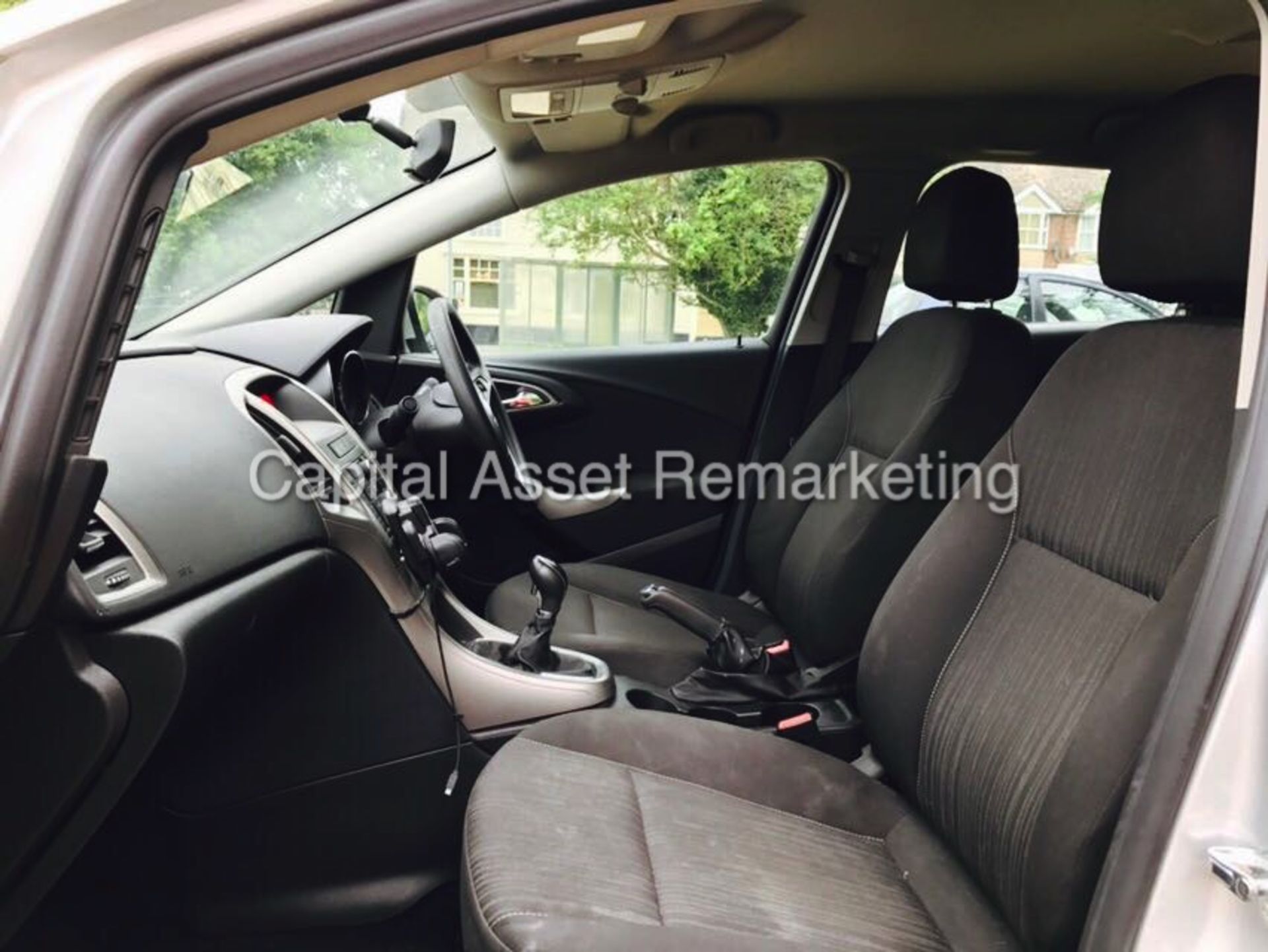 (ON SALE) VAUXHALL ASTRA 'EXCLUSIVE' (2012 MODEL) '1.7 CDTI - ECOFLEX - 6 SPEED' *AIR CON* (1 OWNER) - Image 12 of 19