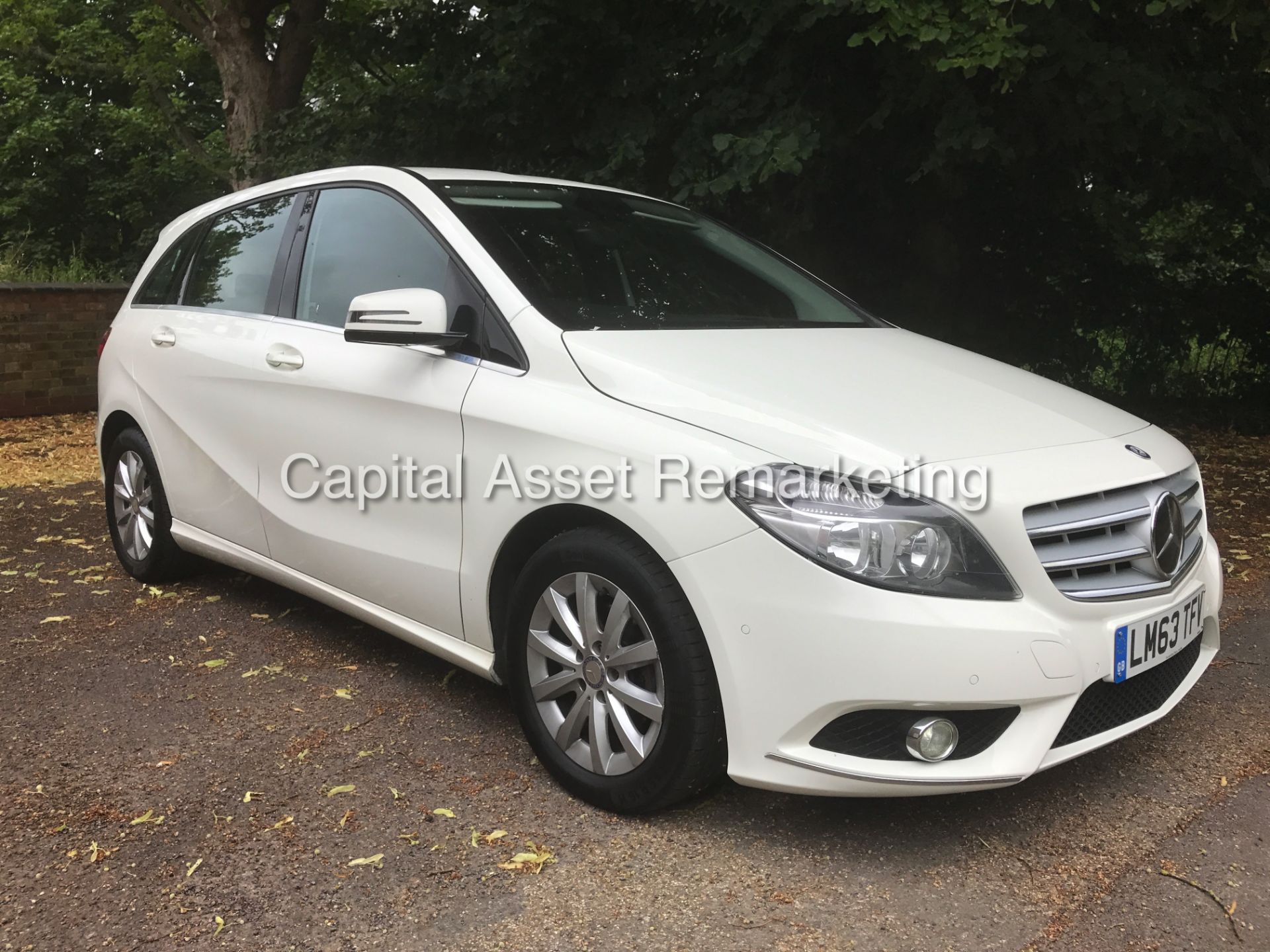 MERCEDES B180CDI "SE - BLUEEFFICIENCY" 2014 YEAR - SAT NAV -1 OWNER FSH -PARKING SENSORS -GREAT SPEC - Image 2 of 18