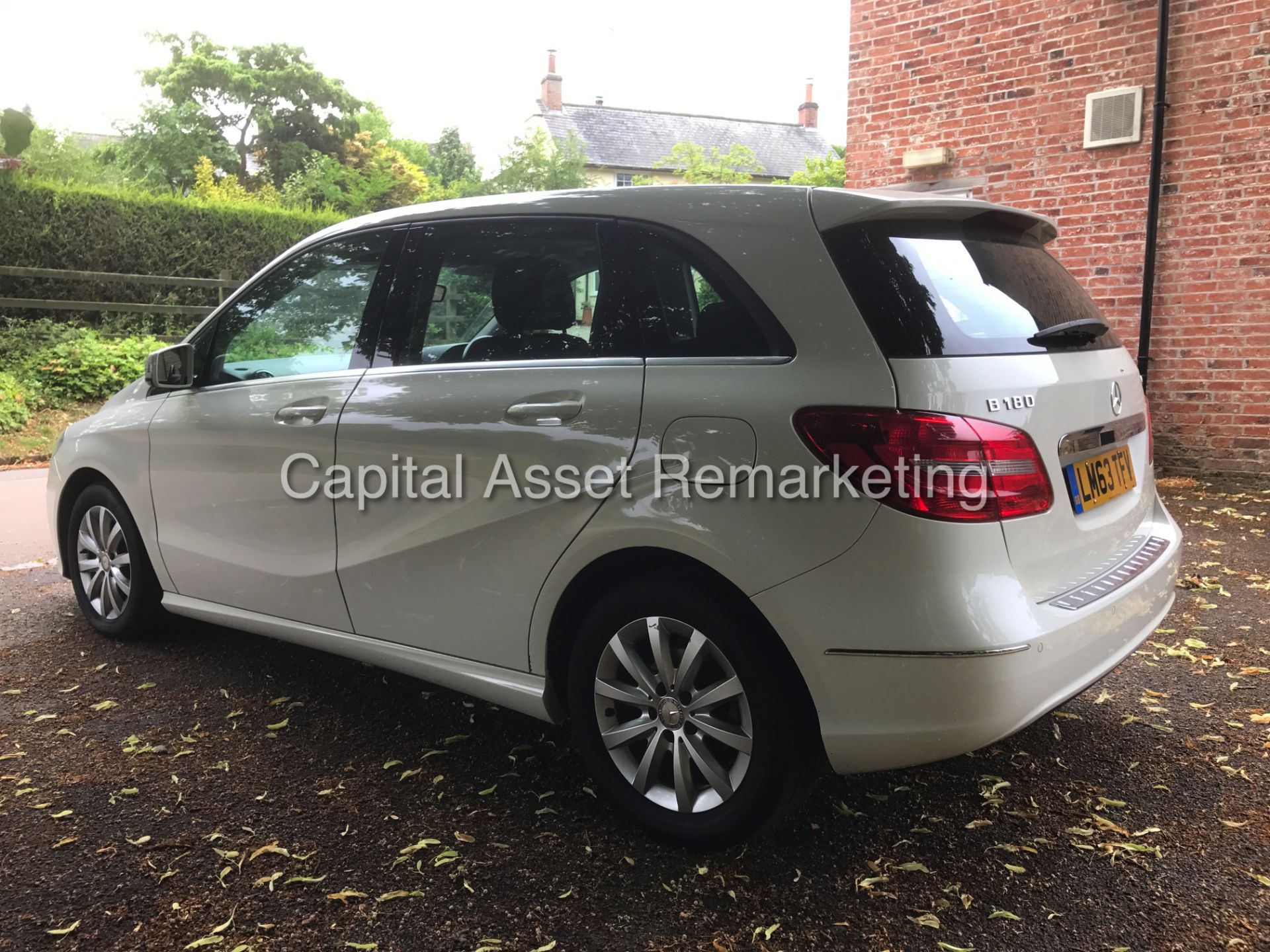 MERCEDES B180CDI "SE - BLUEEFFICIENCY" 2014 YEAR - SAT NAV -1 OWNER FSH -PARKING SENSORS -GREAT SPEC - Image 7 of 18