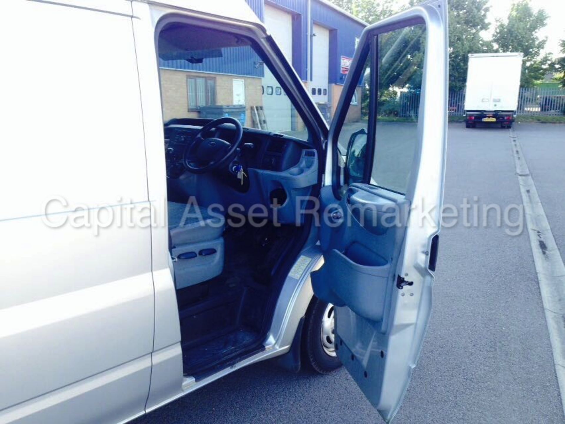 FORD TRANSIT 100 T280 FWD 'SWB HI-ROOF' (2014 MODEL) '2.2 TDCI - 100 PS - 6 SPEED' **AIR CON** - Image 20 of 21