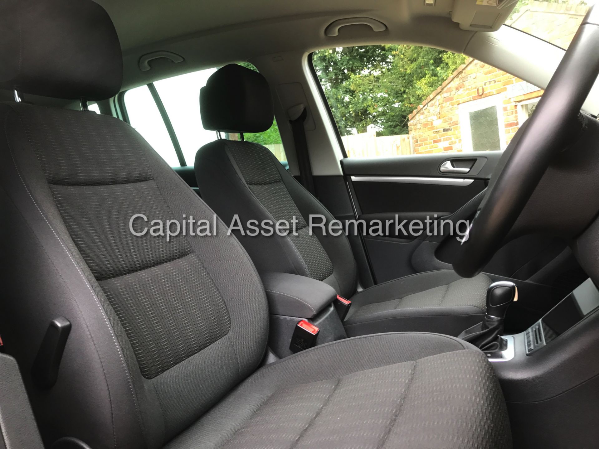 VOLKSWAGEN TIGUAN 2.0TDI "140BHP - DSG" 4MATIC (15 REG) 1 OWNER FSH -CLIMATE-ELEC PACK -HEATED SEATS - Image 12 of 25