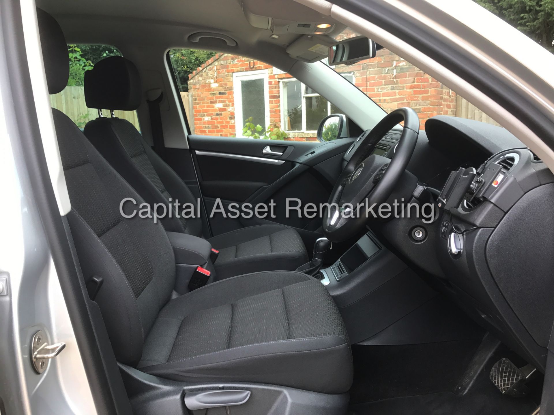 VOLKSWAGEN TIGUAN 2.0TDI "140BHP - DSG" 4MATIC (15 REG) 1 OWNER FSH -CLIMATE-ELEC PACK -HEATED SEATS - Image 10 of 25