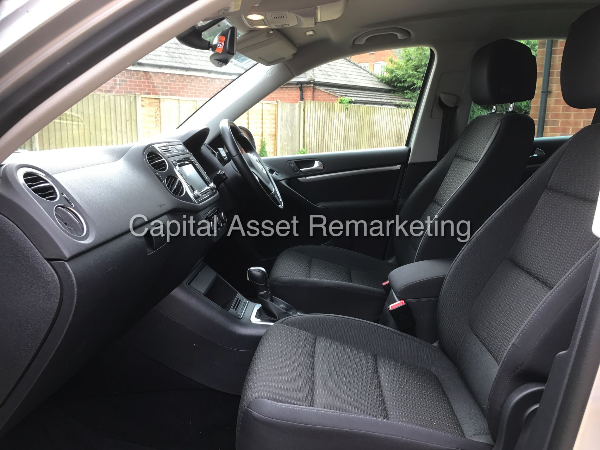 VOLKSWAGEN TIGUAN 2.0TDI "140BHP - DSG" 4MATIC (15 REG) 1 OWNER FSH -CLIMATE-ELEC PACK -HEATED SEATS - Image 14 of 25