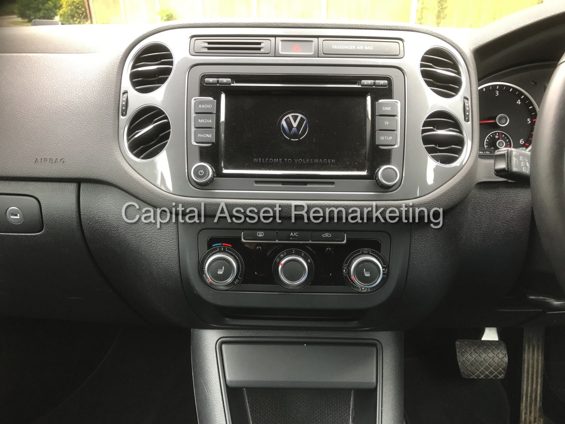 VOLKSWAGEN TIGUAN 2.0TDI "140BHP - DSG" 4MATIC (15 REG) 1 OWNER FSH -CLIMATE-ELEC PACK -HEATED SEATS - Image 18 of 25