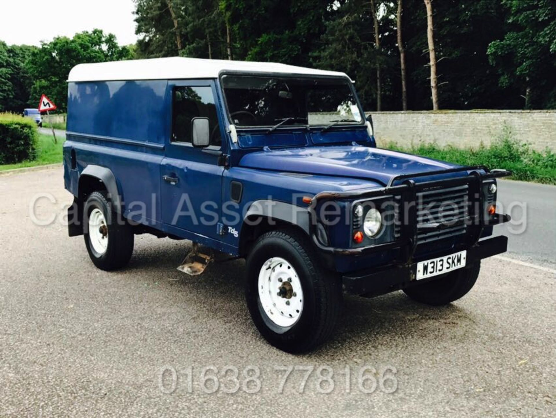 (On Sale) LAND ROVER DEFENDER 110 TD5 'COMMERCIAL' (2000) '2.5 DIESEL - 122 BHP - 5 SPEED' (NO VAT) - Image 6 of 15