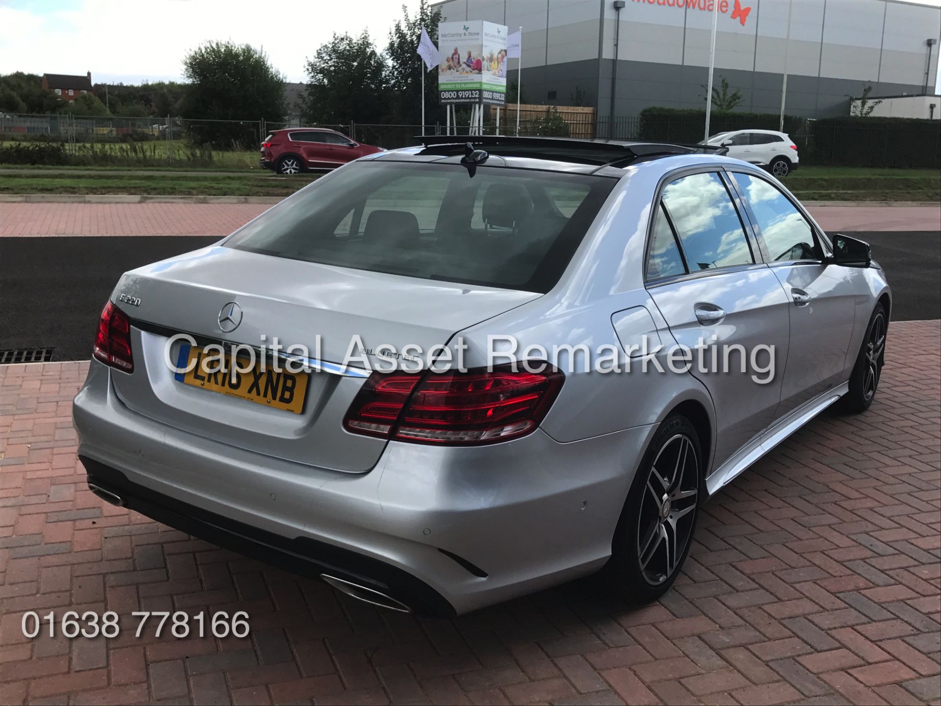 MERCEDES E220d "AMG NIGHT EDITION PREMIUM" 7G (16 REG) LEATHER - PAN ROOF - SAT NAV' **HUGE SPEC** - Image 10 of 26